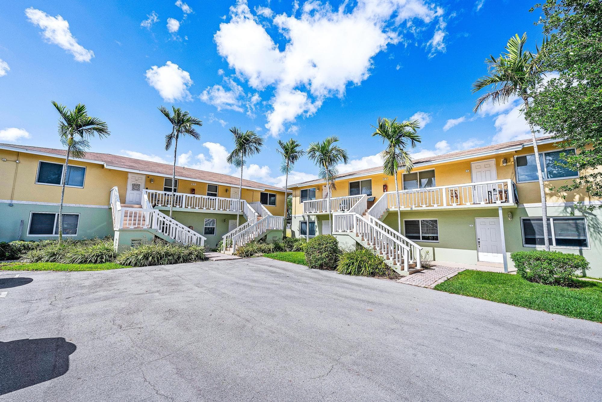 242 NE 12th Street 2, Delray Beach, FL 33444 — photo 1 of 12