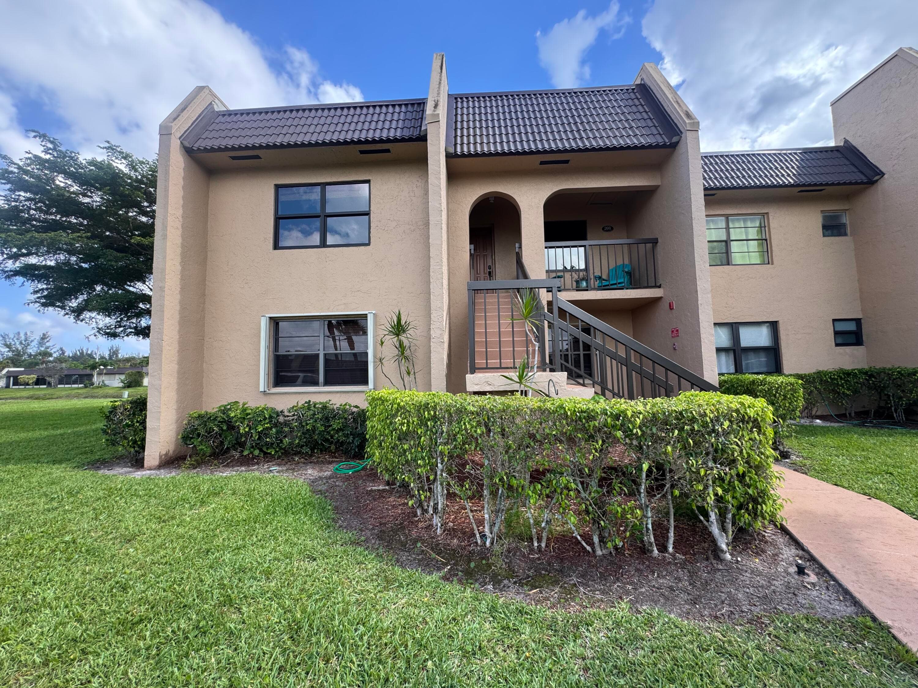 130 Lake Nancy Drive 101, West Palm Beach, FL 33411 — photo 2 of 45