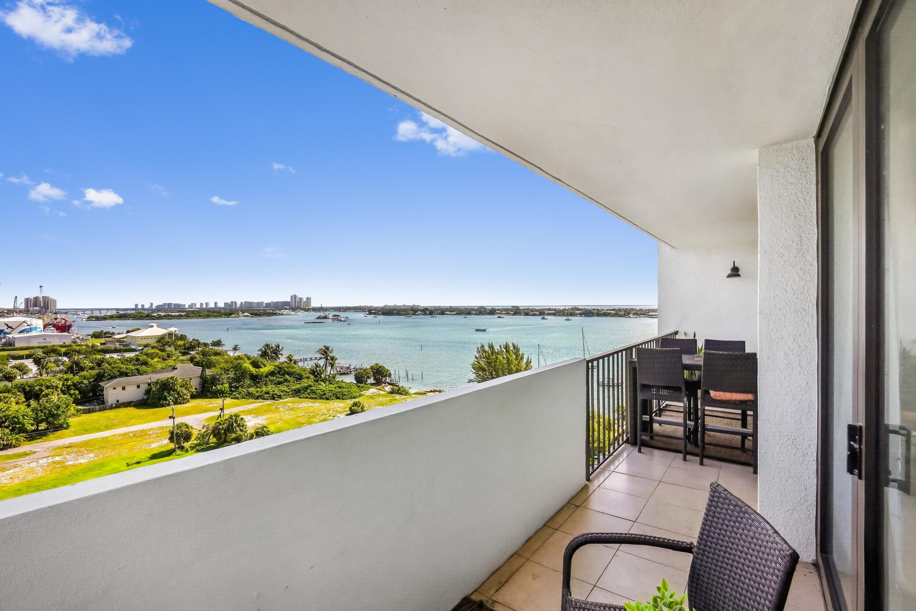 5600 N Flagler Drive 1106, West Palm Beach, FL 33407 — photo 2 of 34
