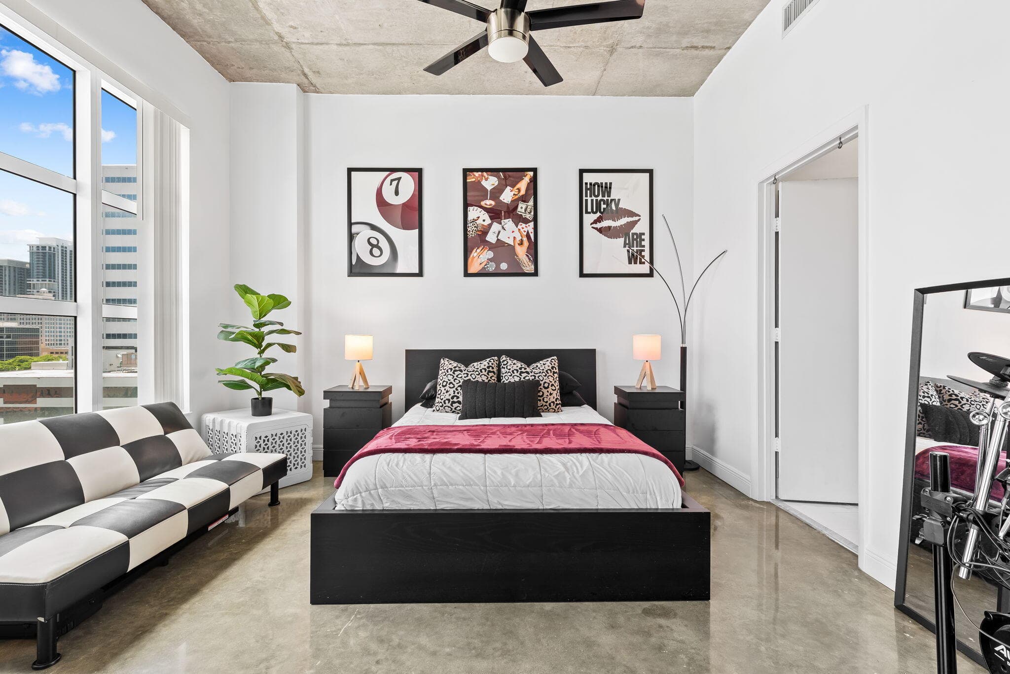 313 NE 2nd Street 902, Fort Lauderdale, FL 33301 — photo 1 of 17