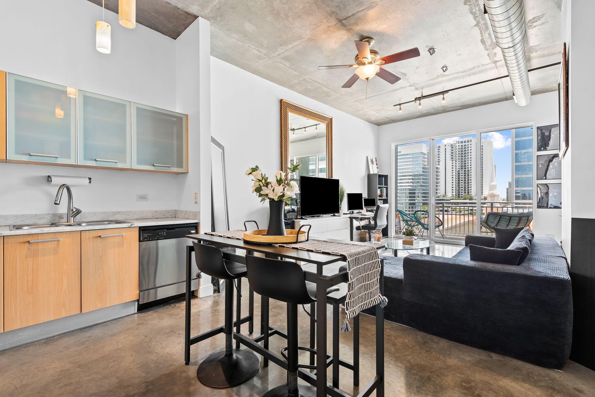 313 NE 2nd Street 902, Fort Lauderdale, FL 33301 — photo 5 of 17