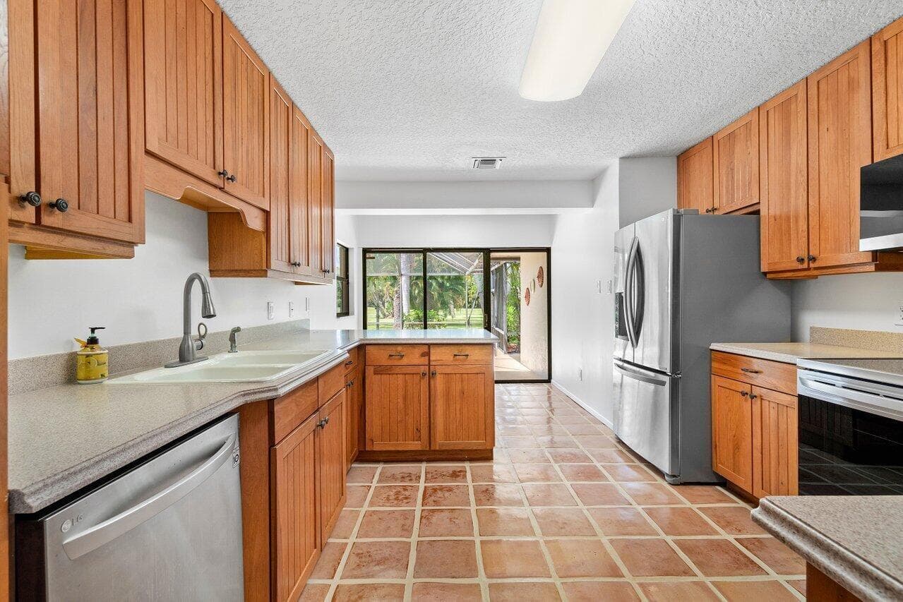 9405 Dundee Drive, Lake Worth, FL 33467 — photo 15 of 41