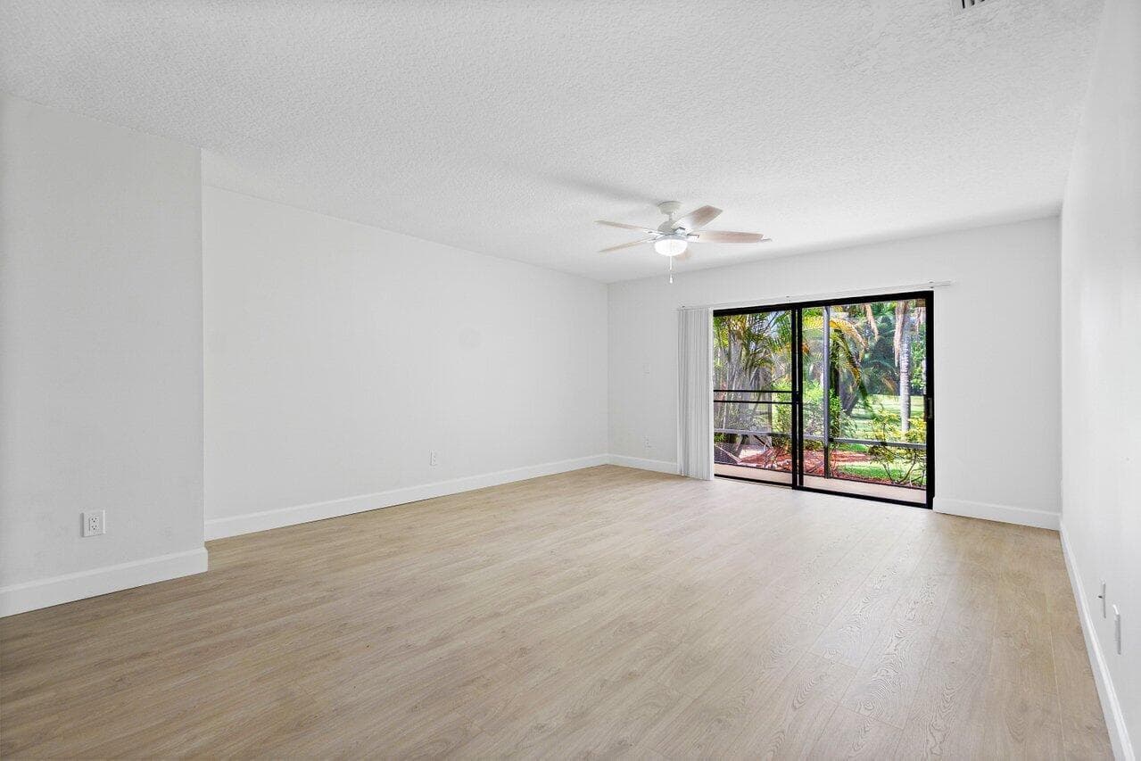 9405 Dundee Drive, Lake Worth, FL 33467 — photo 19 of 41