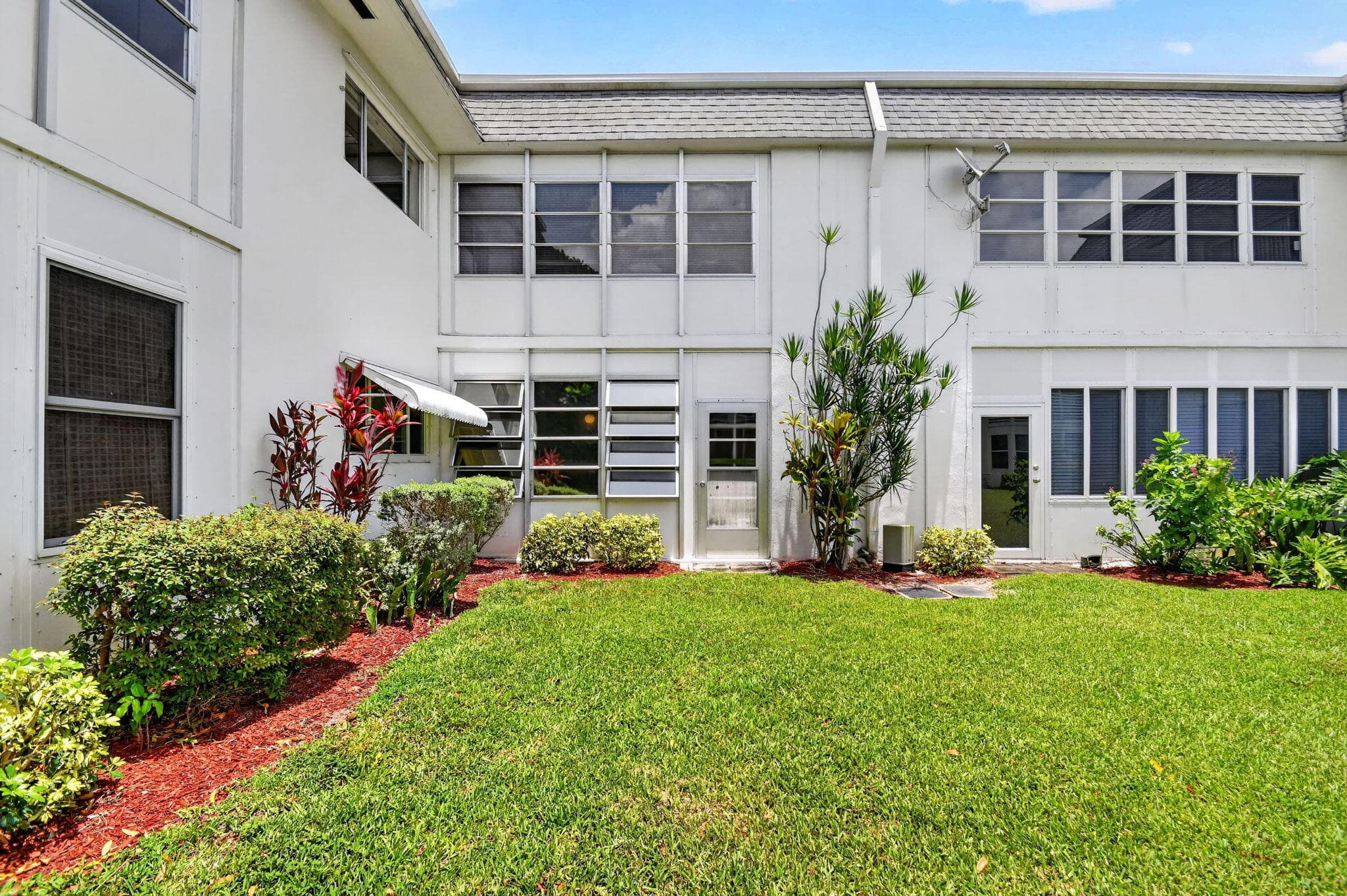 3240 Lake Osborne Drive Apt 104, Lake Worth Beach, FL 33461 — photo 38 of 57