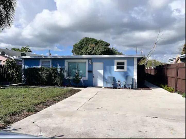 118 SW 12th Avenue, Delray Beach, FL 33444 — photo 1 of 20