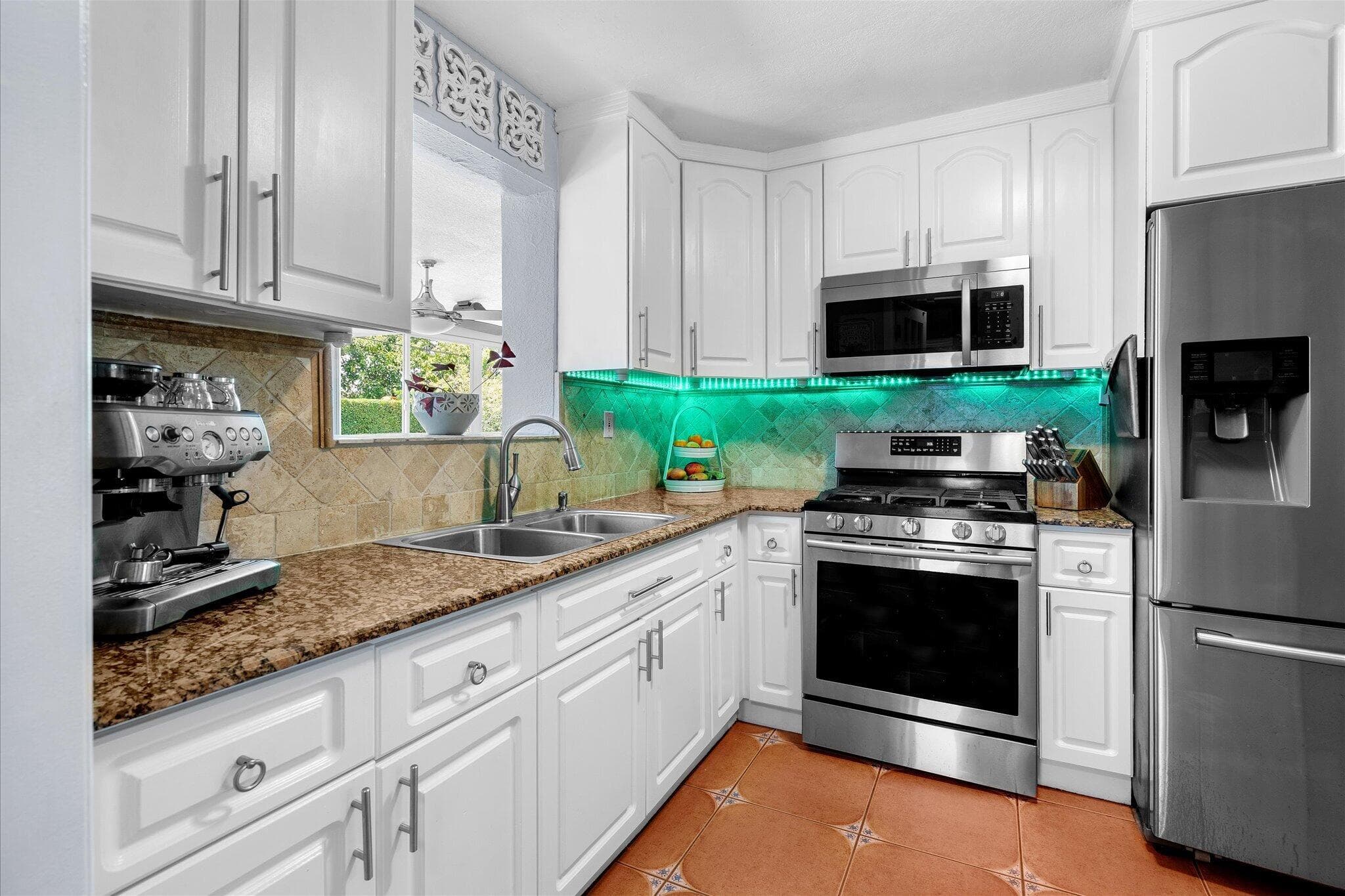 8341 SW 14th Street, Miami, FL 33144 — photo 10 of 41
