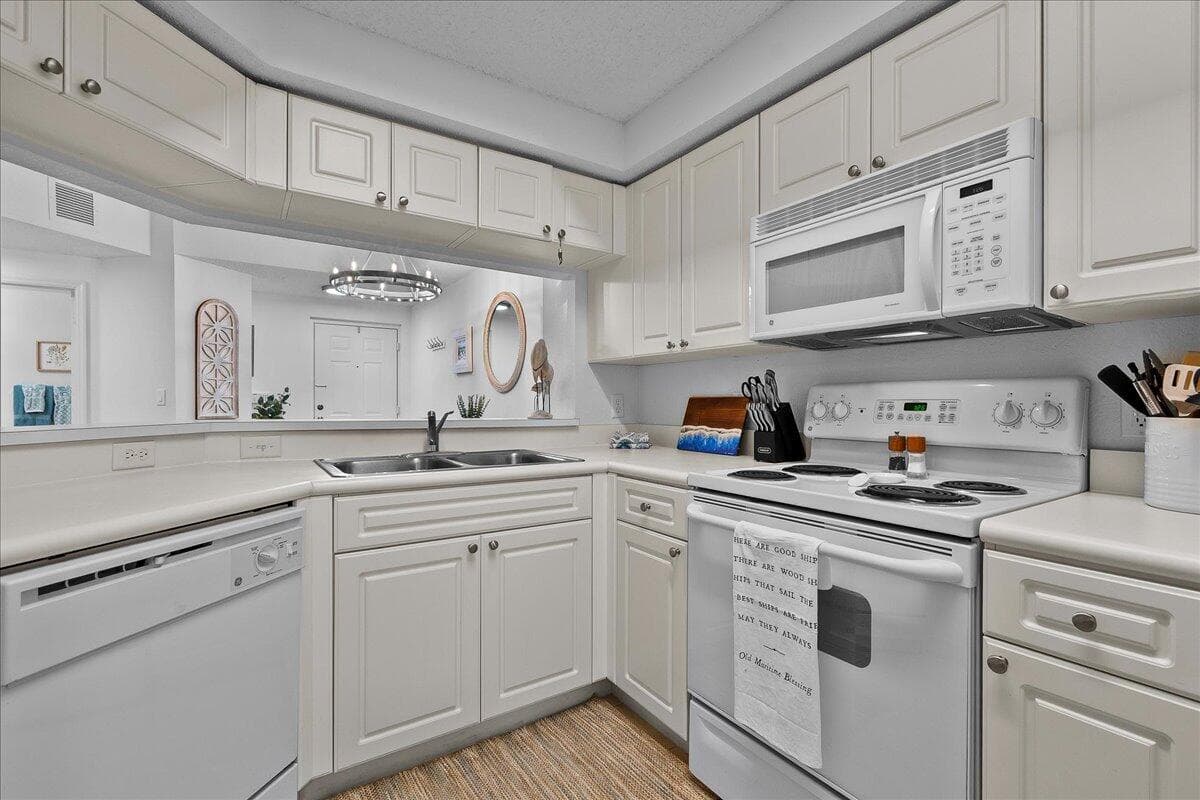 3020 Alcazar Place 308, Palm Beach Gardens, FL 33410 — photo 8 of 25