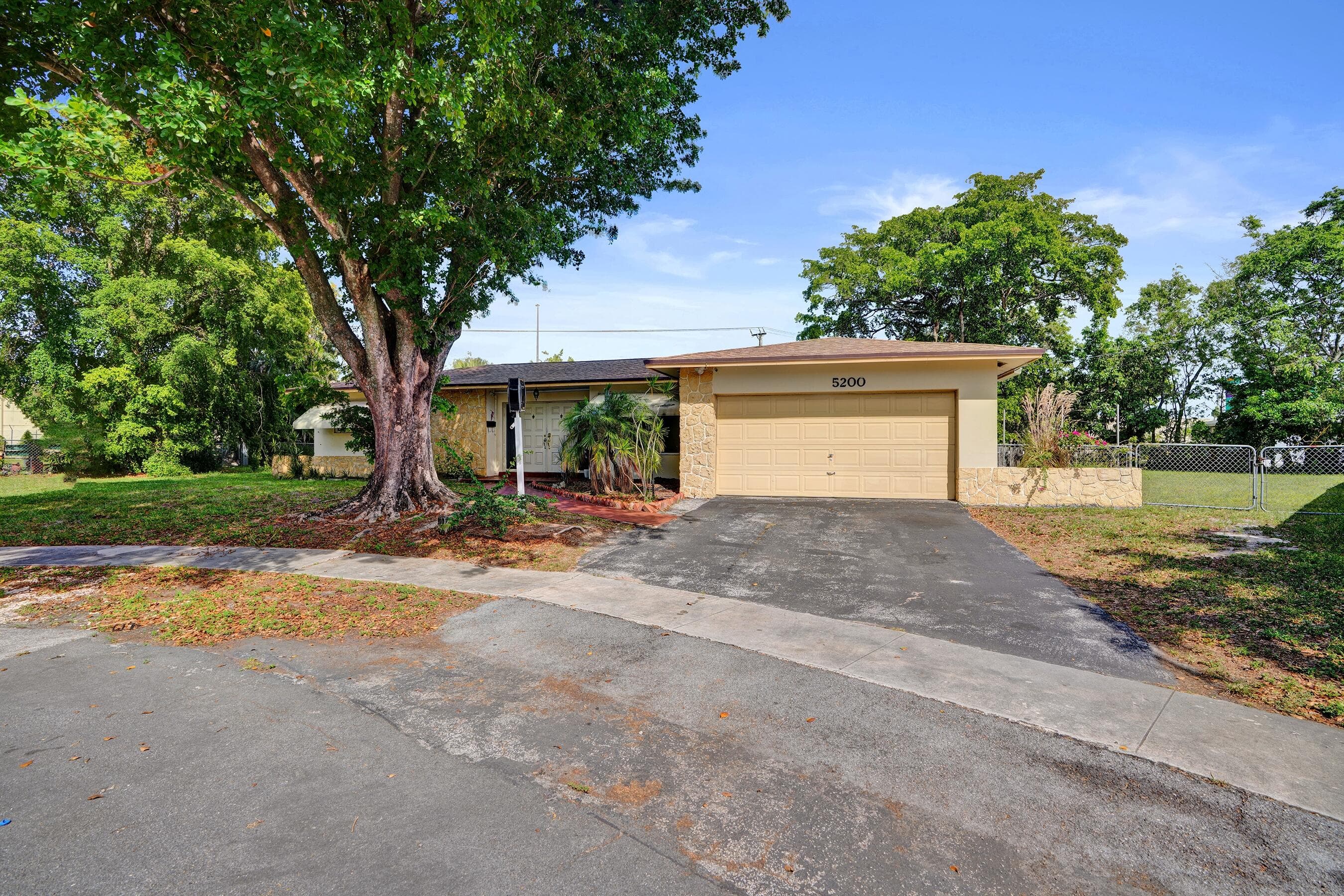 5200 SW 8th Street, Plantation, FL 33317 — photo 5 of 57