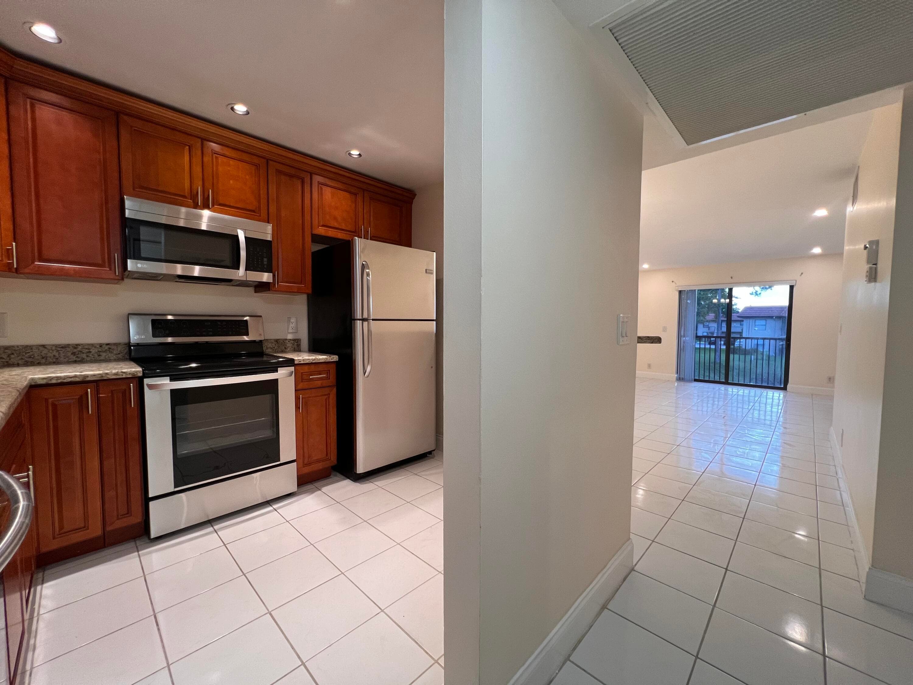 21911 Lake Forest Circle 206, Boca Raton, FL 33433 — photo 4 of 28