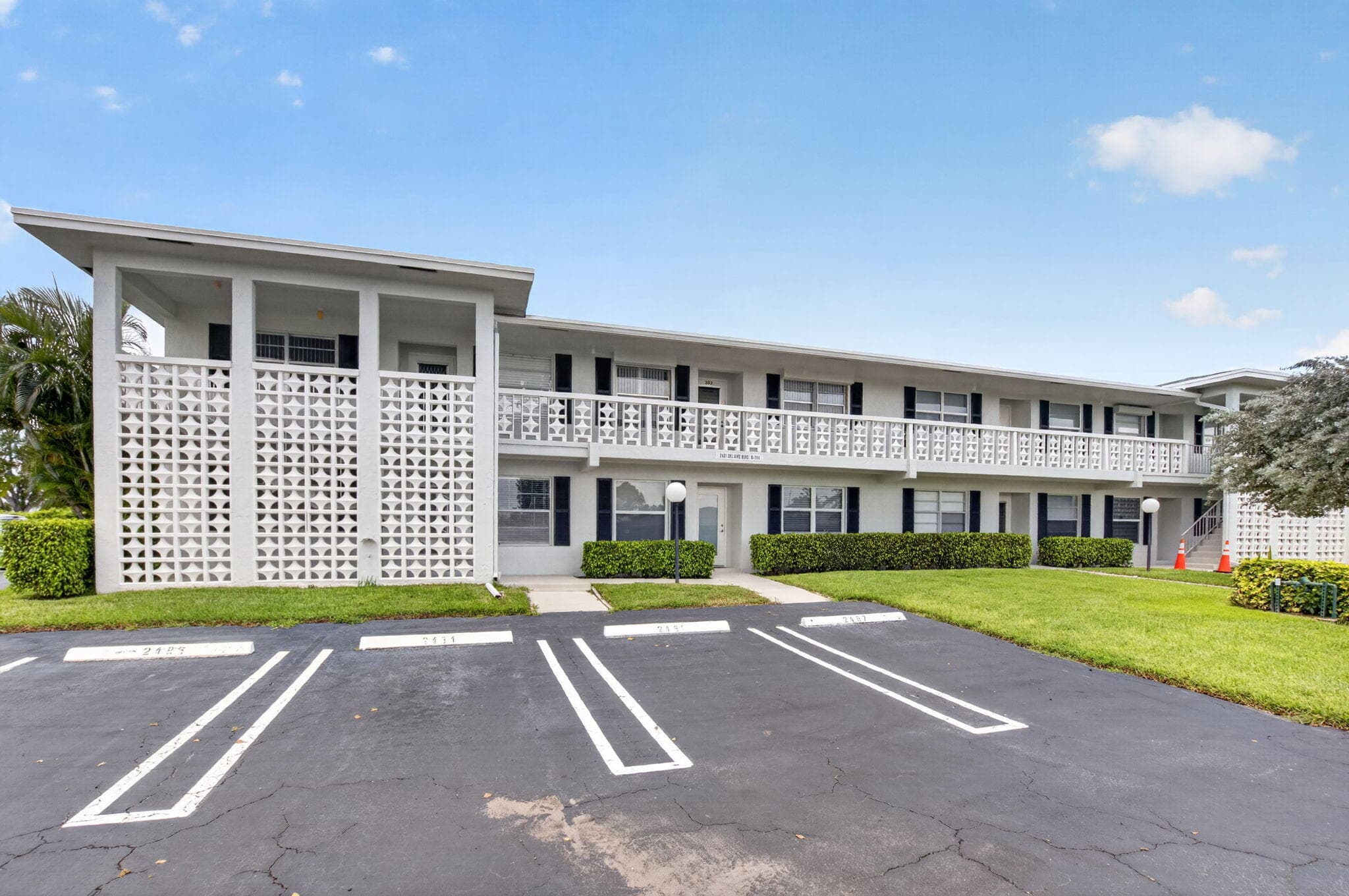 2401 Del Aire Boulevard 101, Delray Beach, FL 33445 — photo 1 of 74