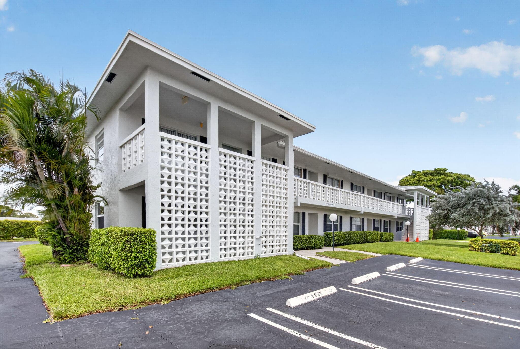 2401 Del Aire Boulevard 101, Delray Beach, FL 33445 — photo 2 of 74