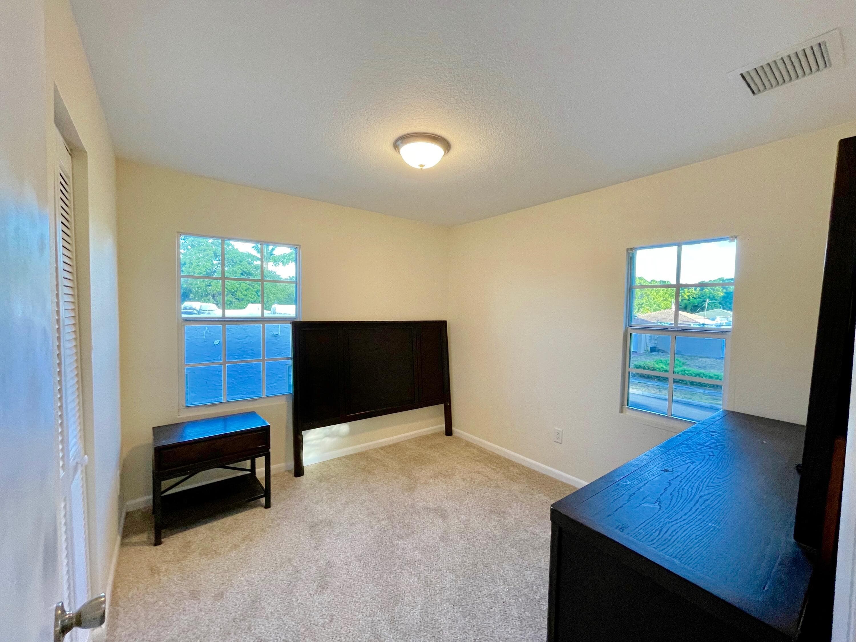 5555 Garden Avenue Apt. 2 (upstairs), West Palm Beach, FL 33405 — photo 4 of 9