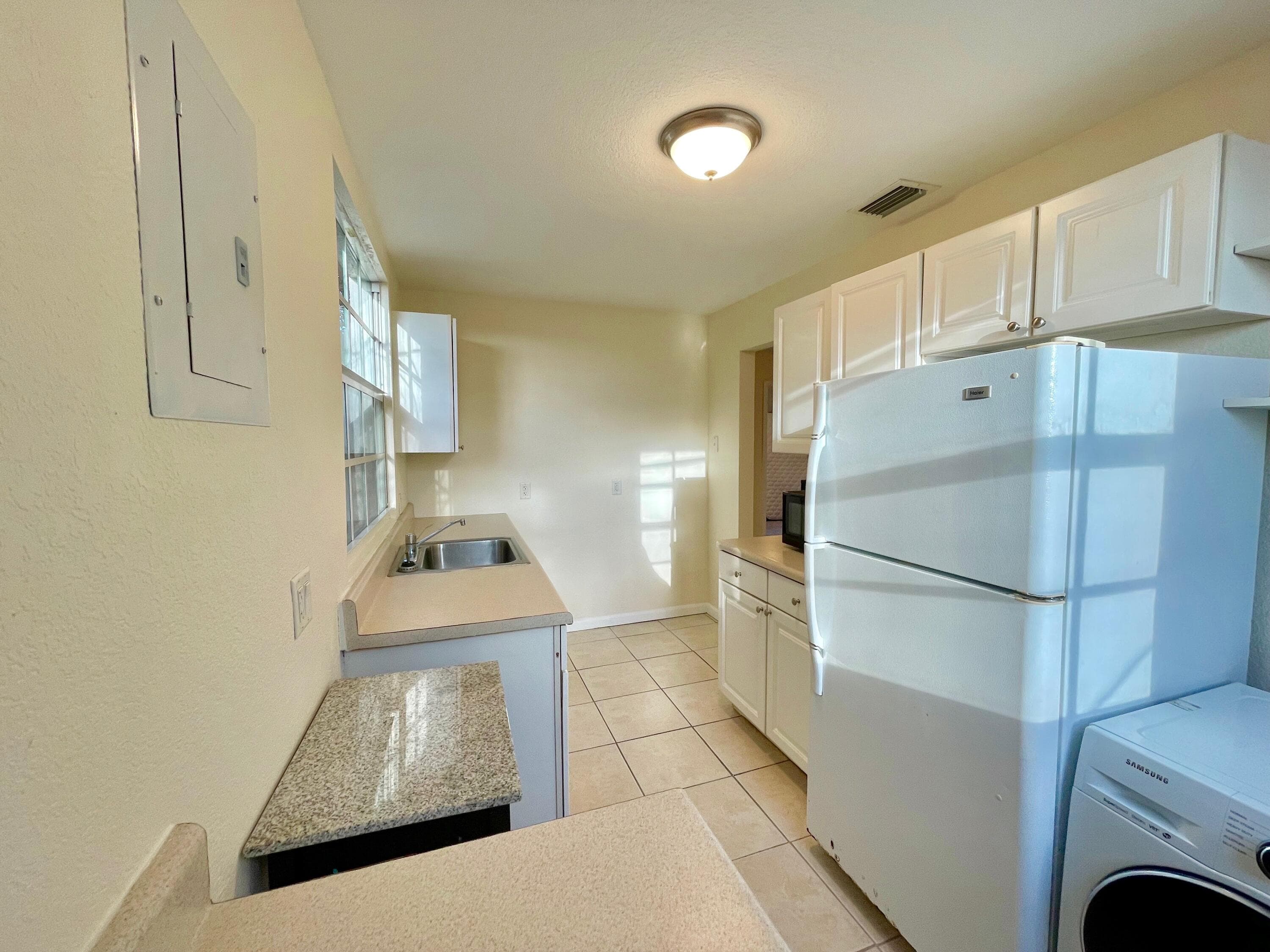 5555 Garden Avenue Apt. 2 (upstairs), West Palm Beach, FL 33405 — photo 8 of 9