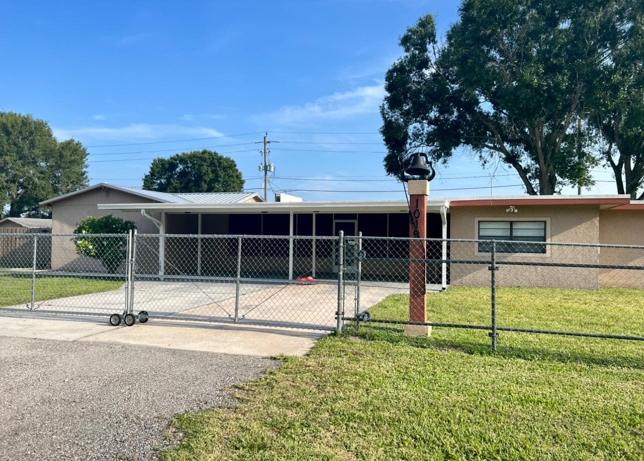 1019 NW 2nd Street, Okeechobee, FL 34972 — photo 3 of 20