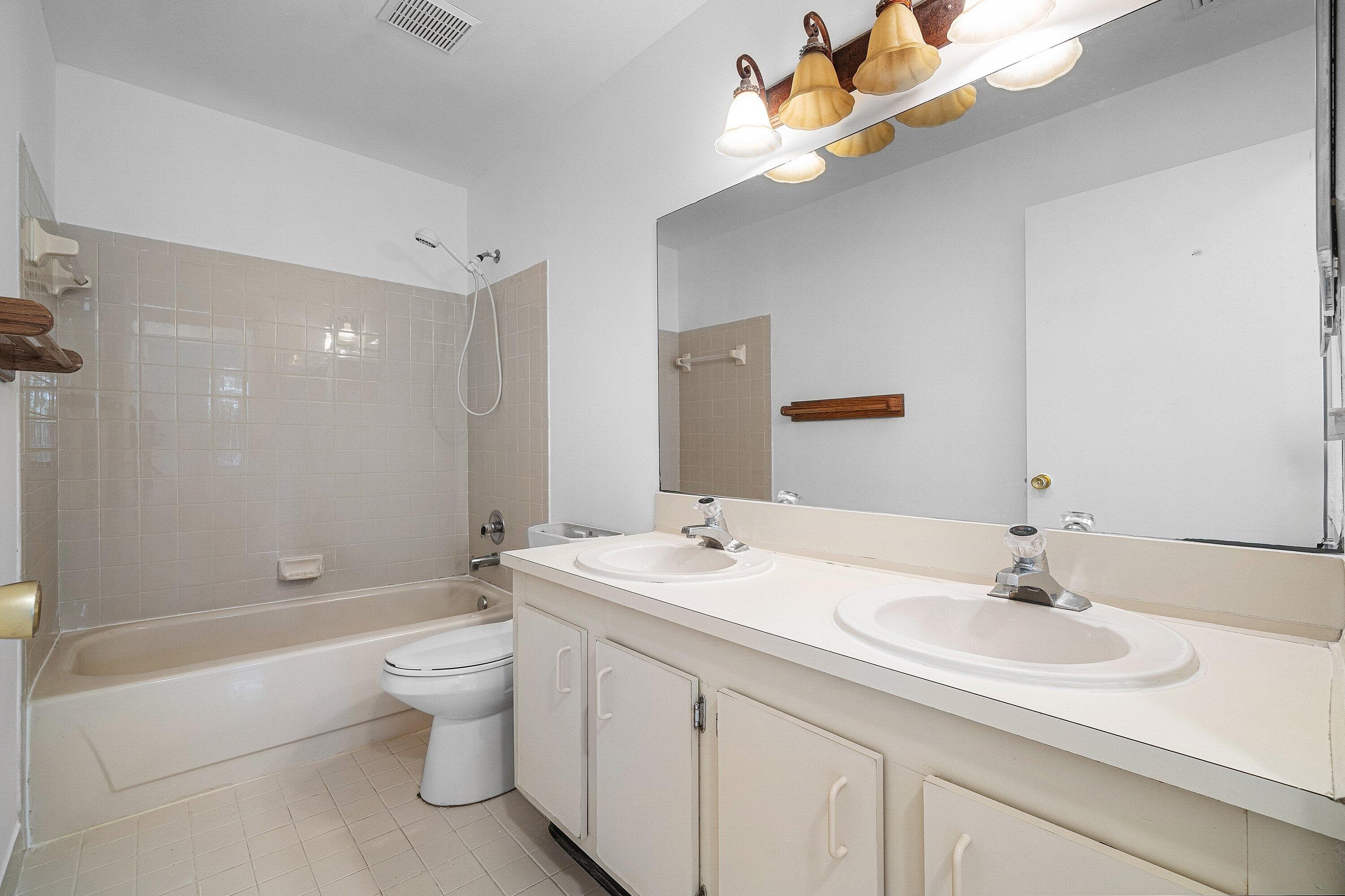 9297 Laurel Green Drive, Boynton Beach, FL 33437 — photo 19 of 40