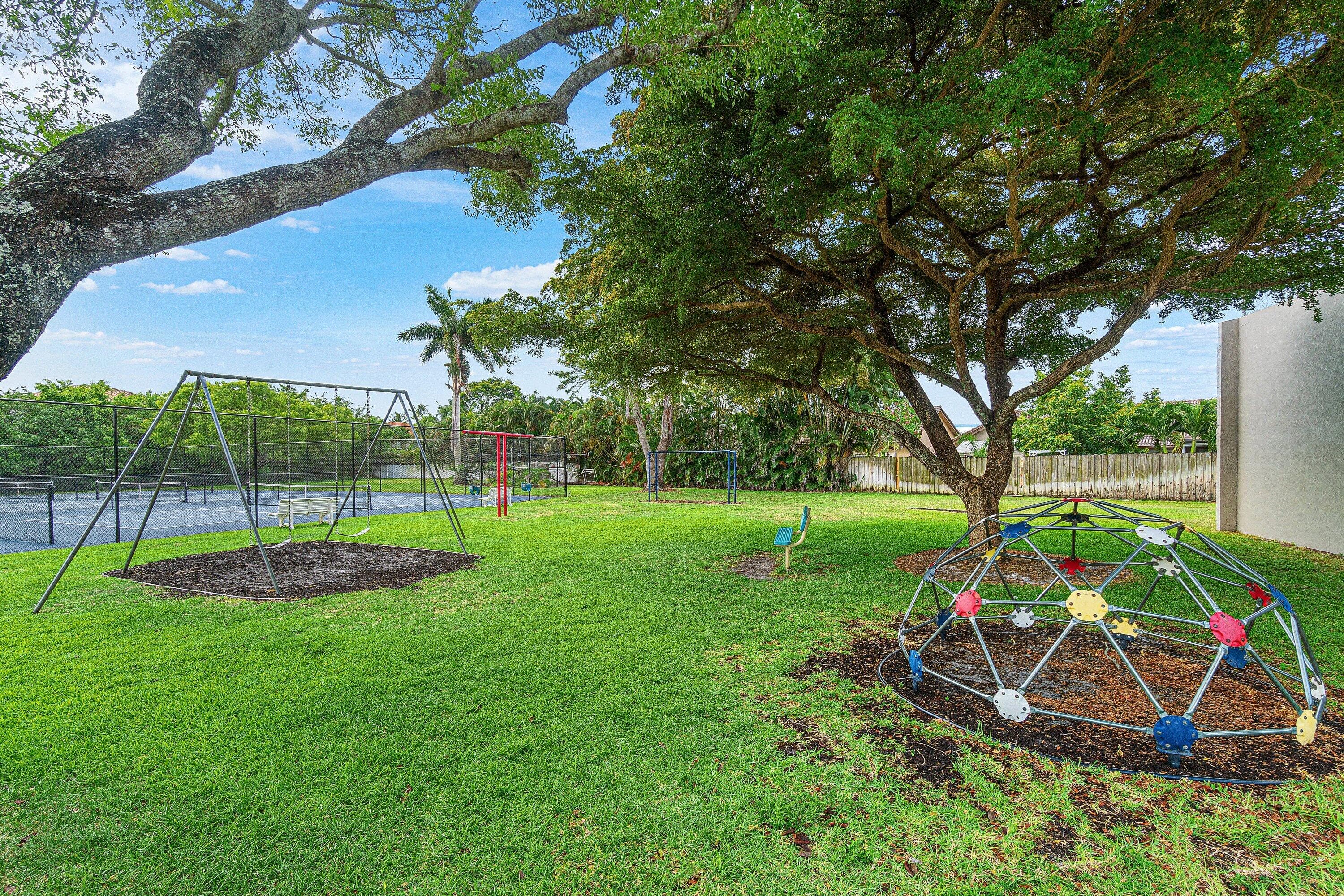 9297 Laurel Green Drive, Boynton Beach, FL 33437 — photo 37 of 40