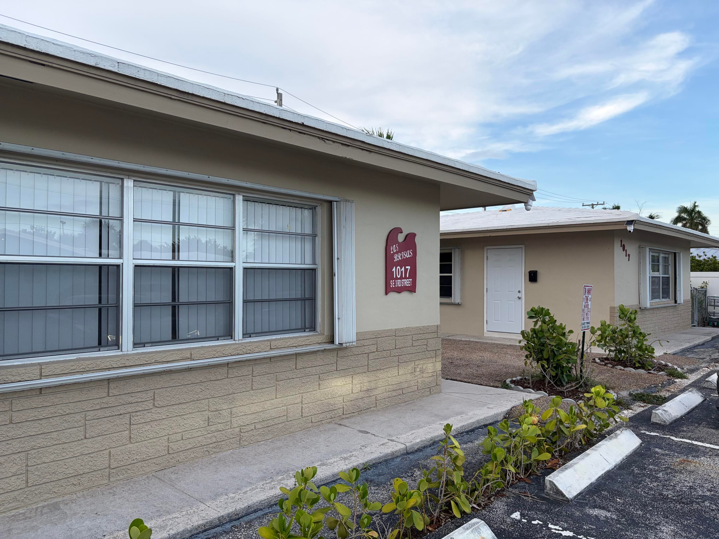 1017 SE 3rd Street 4, Deerfield Beach, FL 33441 — photo 3 of 16