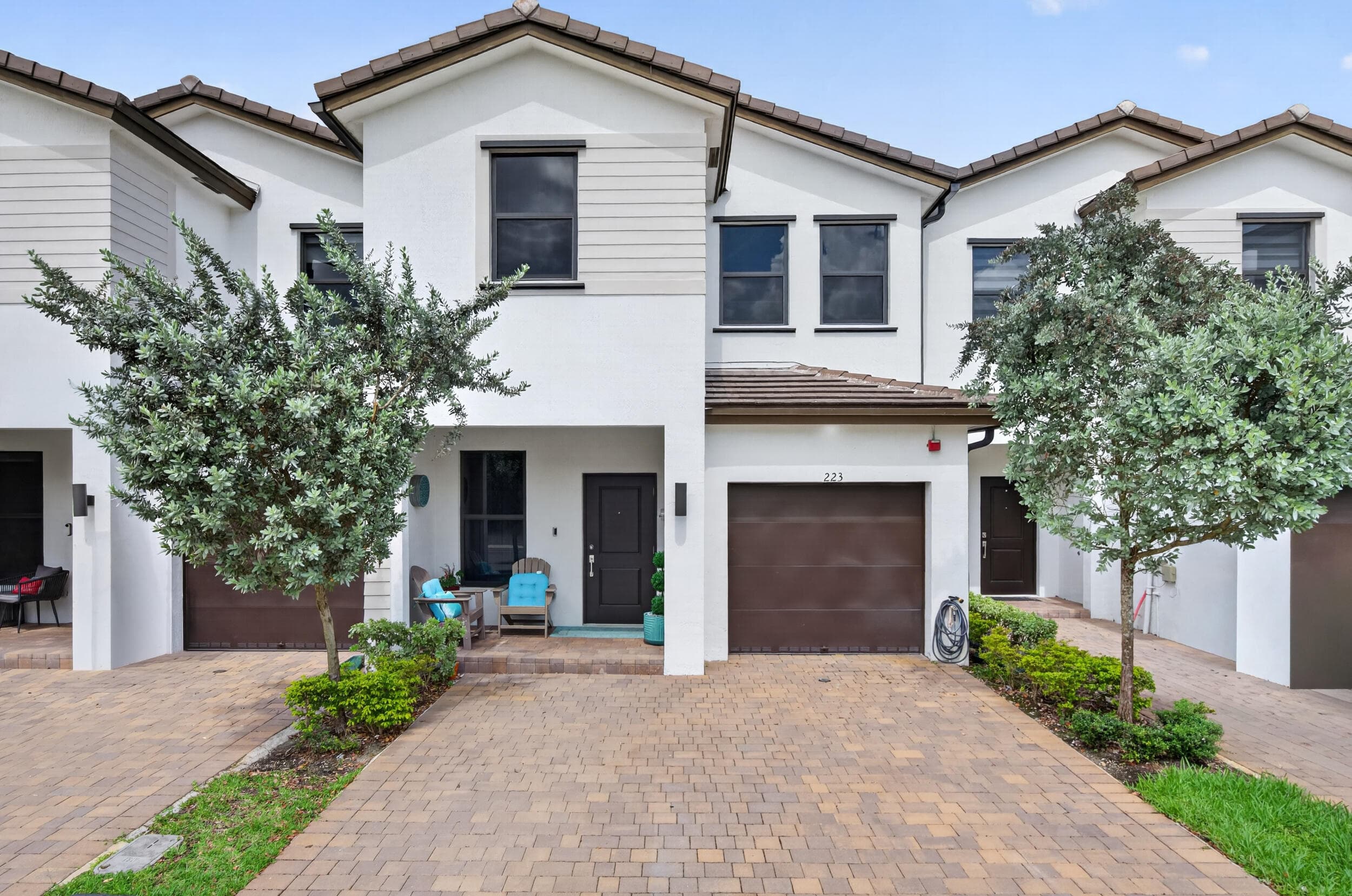 223 SW 159th Terrace, Pembroke Pines, FL 33027 — photo 2 of 30