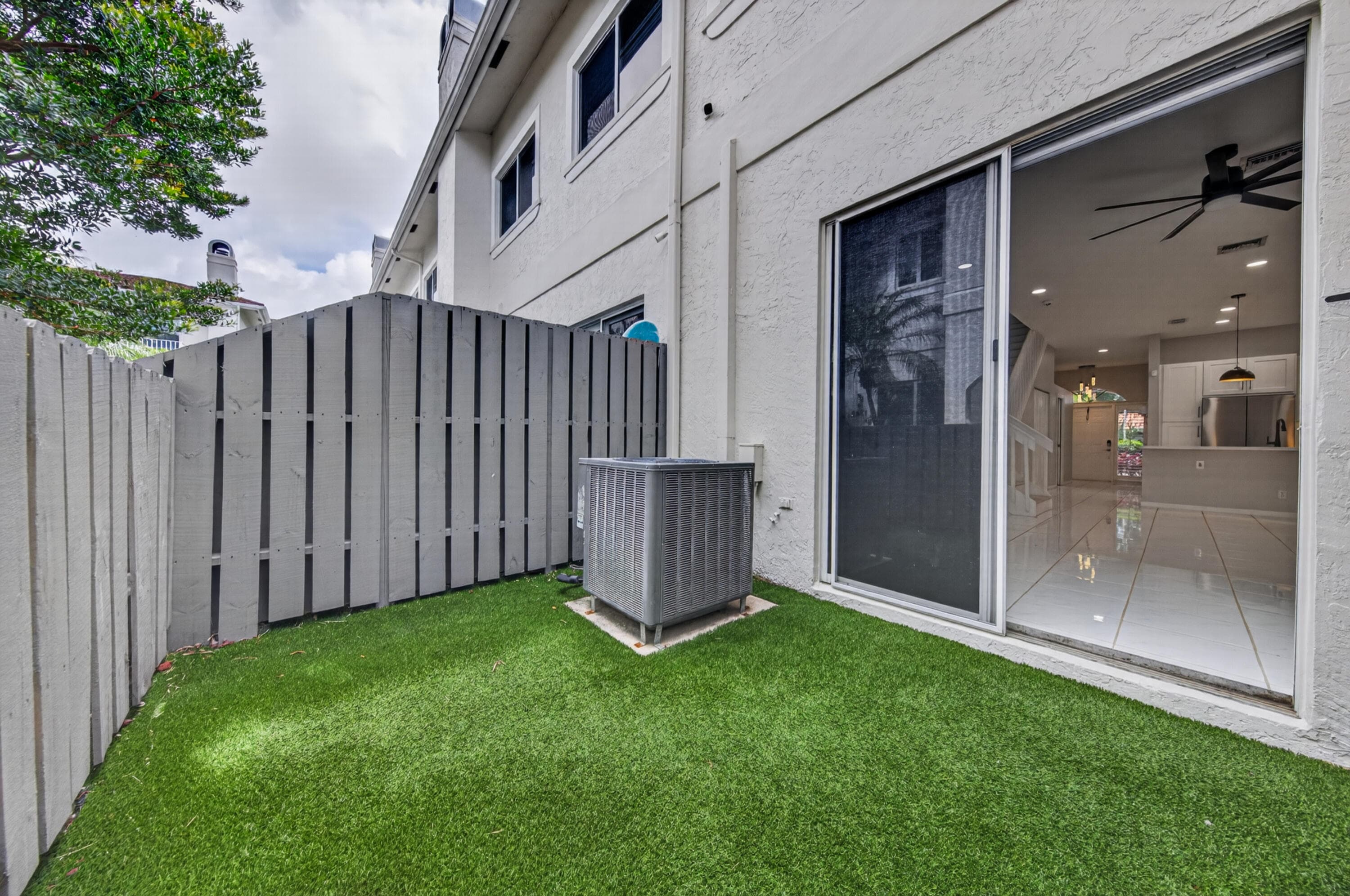 835 NE 17th Way, Fort Lauderdale, FL 33304 — photo 14 of 37