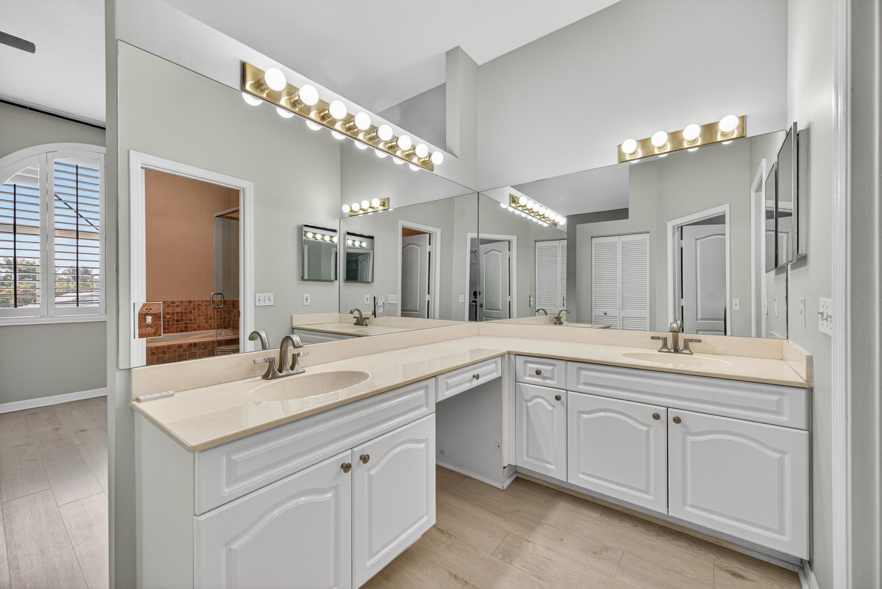 835 NE 17th Way, Fort Lauderdale, FL 33304 — photo 27 of 37