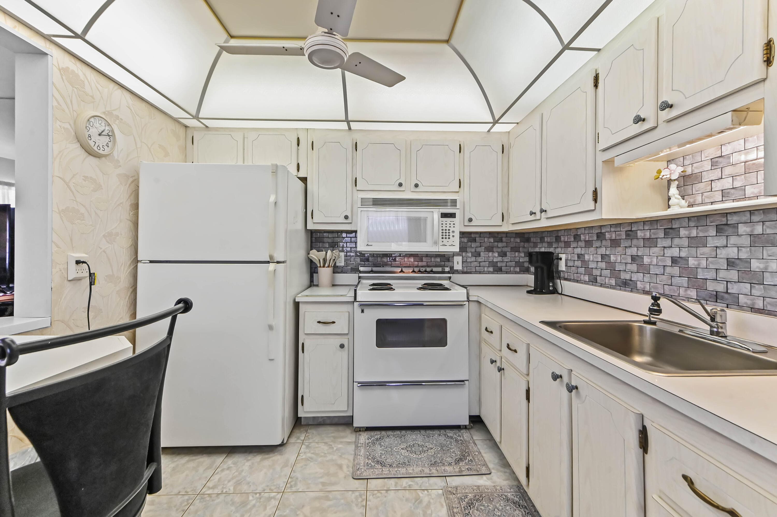 38 Saxony A, Delray Beach, FL 33446 — photo 9 of 34