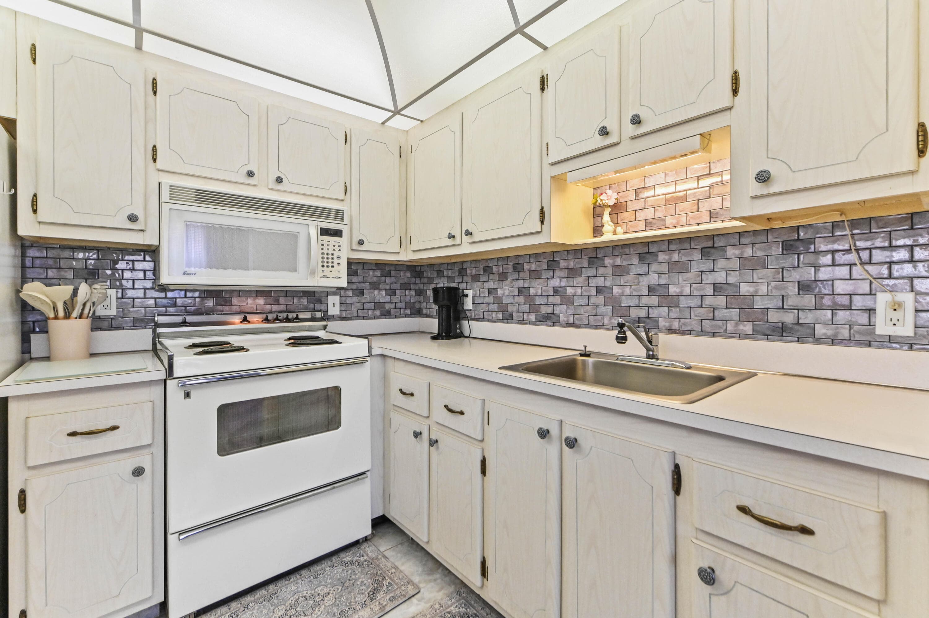 38 Saxony A, Delray Beach, FL 33446 — photo 10 of 34