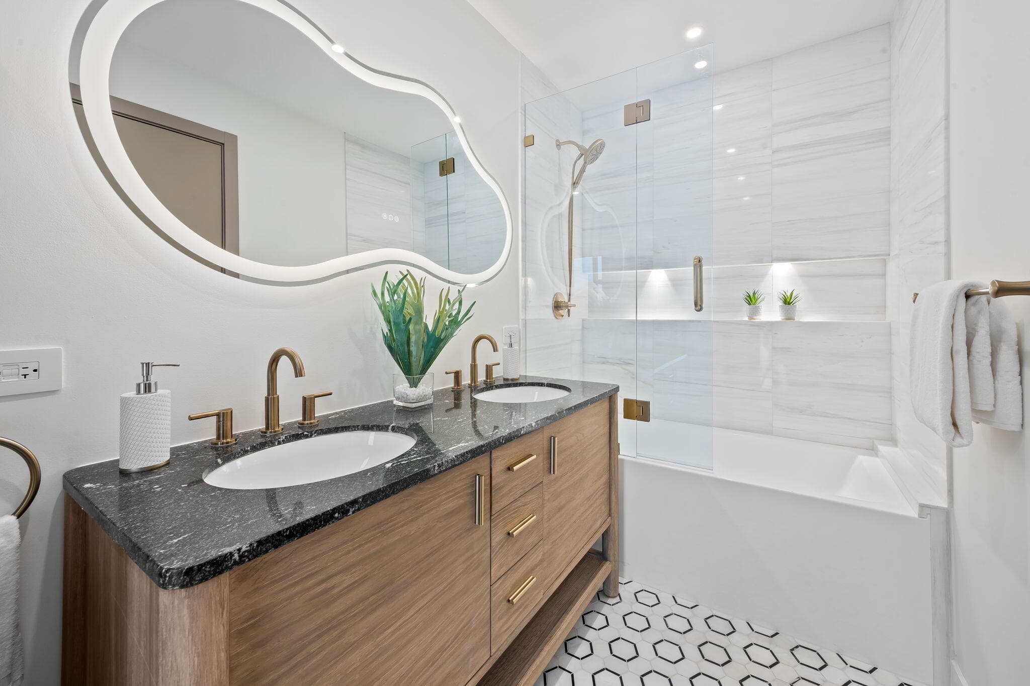 2370 NE 195th Street, Miami, FL 33180 — photo 18 of 30