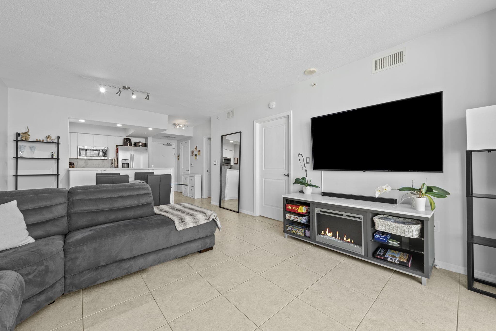 347 N New River Drive E 2707, Fort Lauderdale, FL 33301 — photo 14 of 47