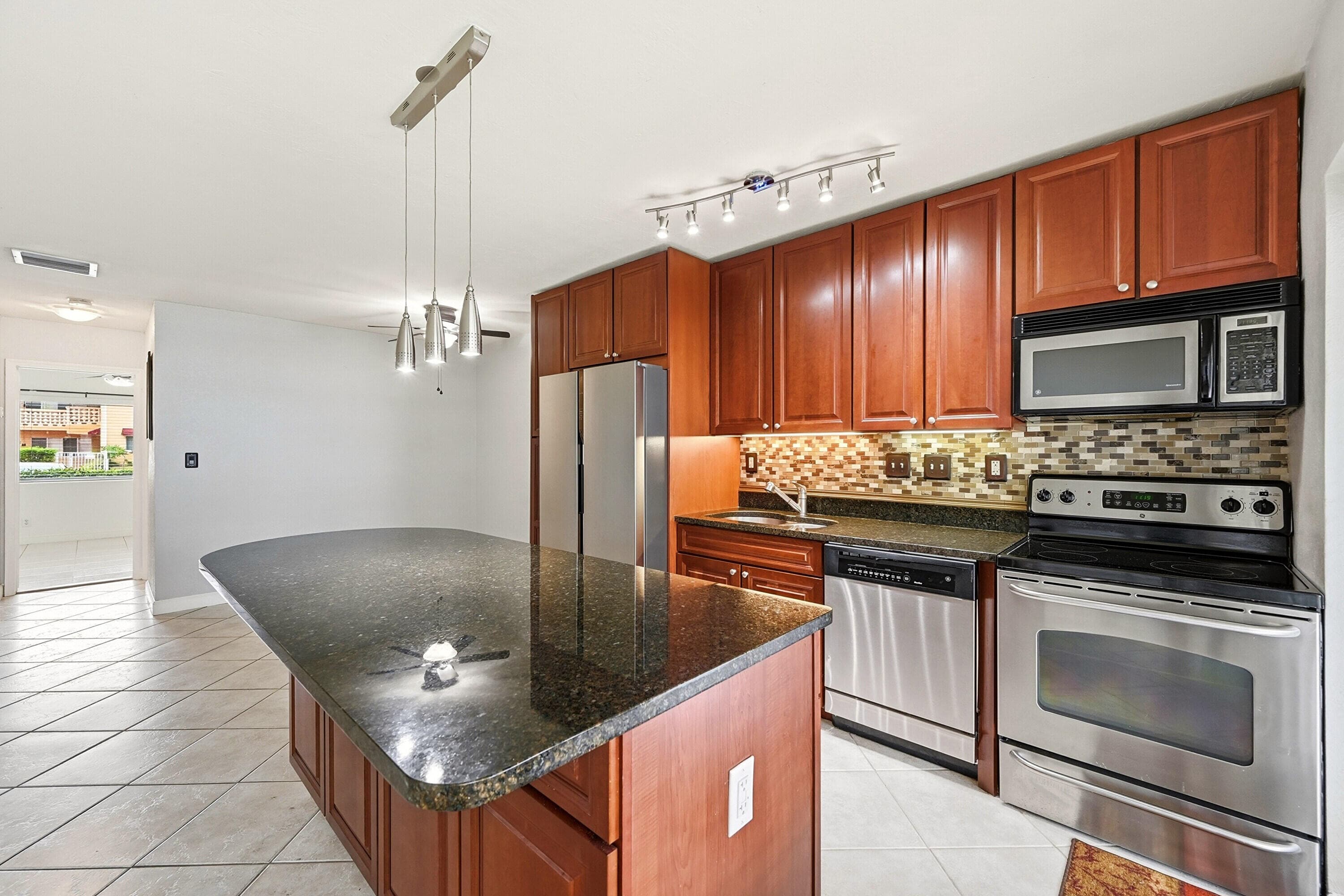 2881 NE 32nd Street 118, Fort Lauderdale, FL 33306 — photo 6 of 33