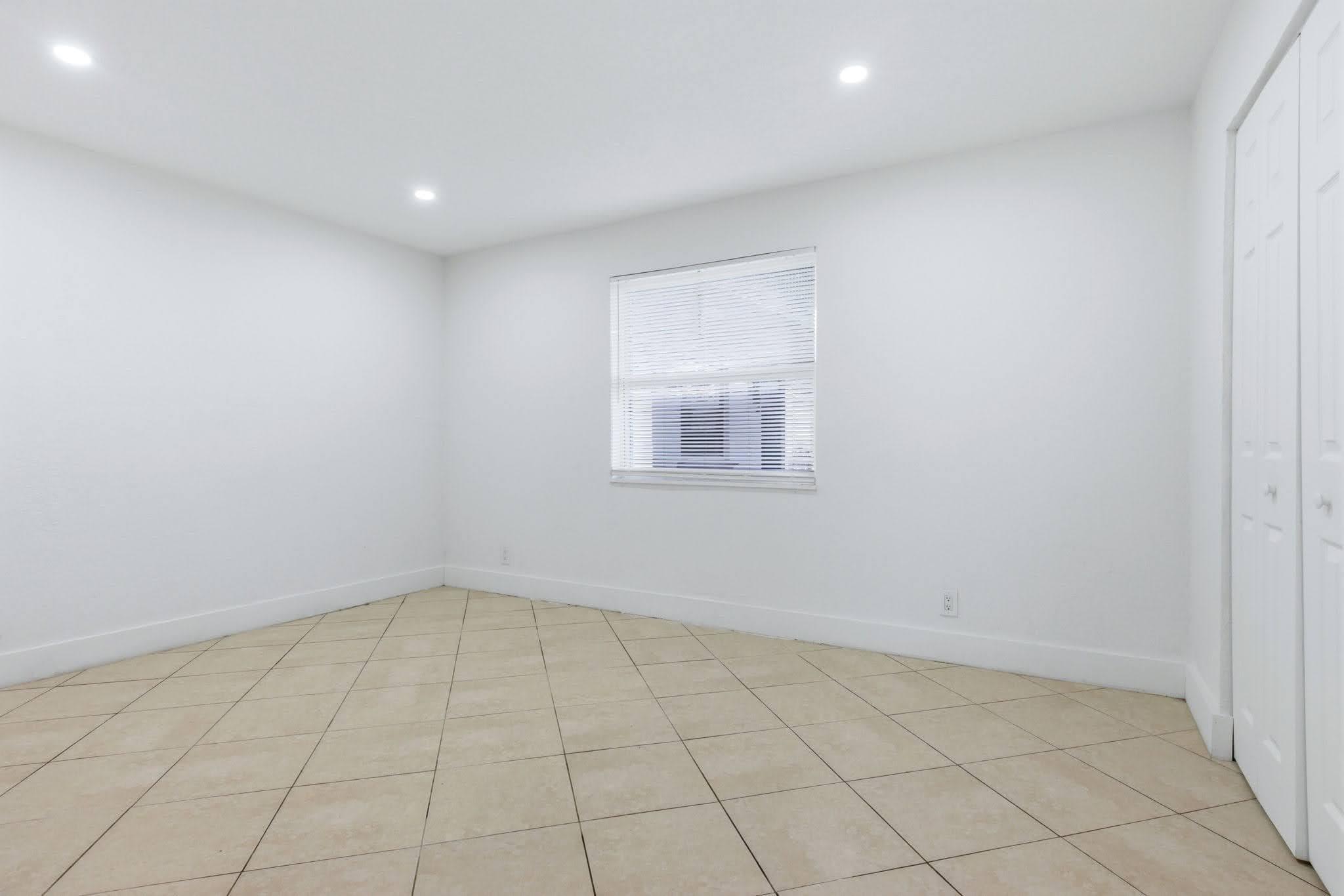 1015 NE 17th Avenue 102, Fort Lauderdale, FL 33304 — photo 9 of 12