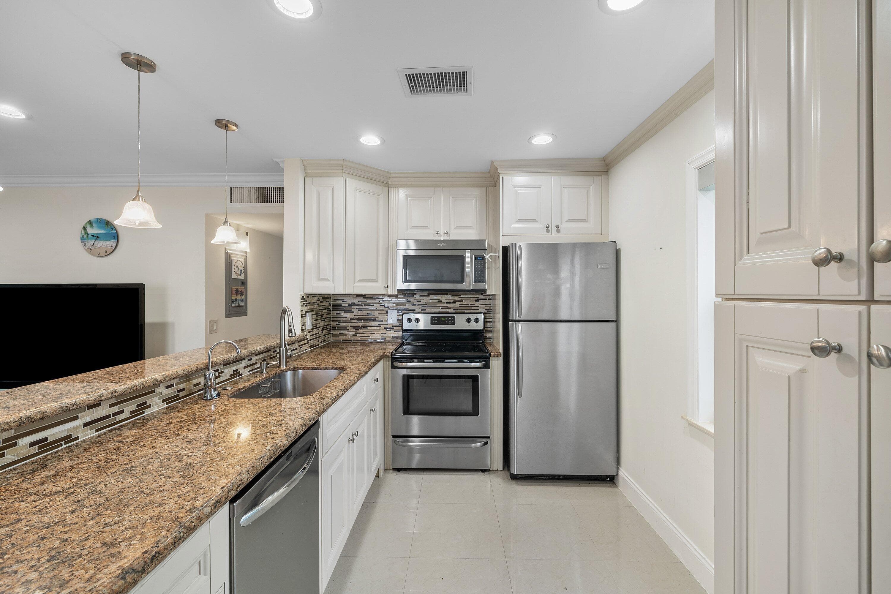 334 Burgundy G, Delray Beach, FL 33484 — photo 5 of 29