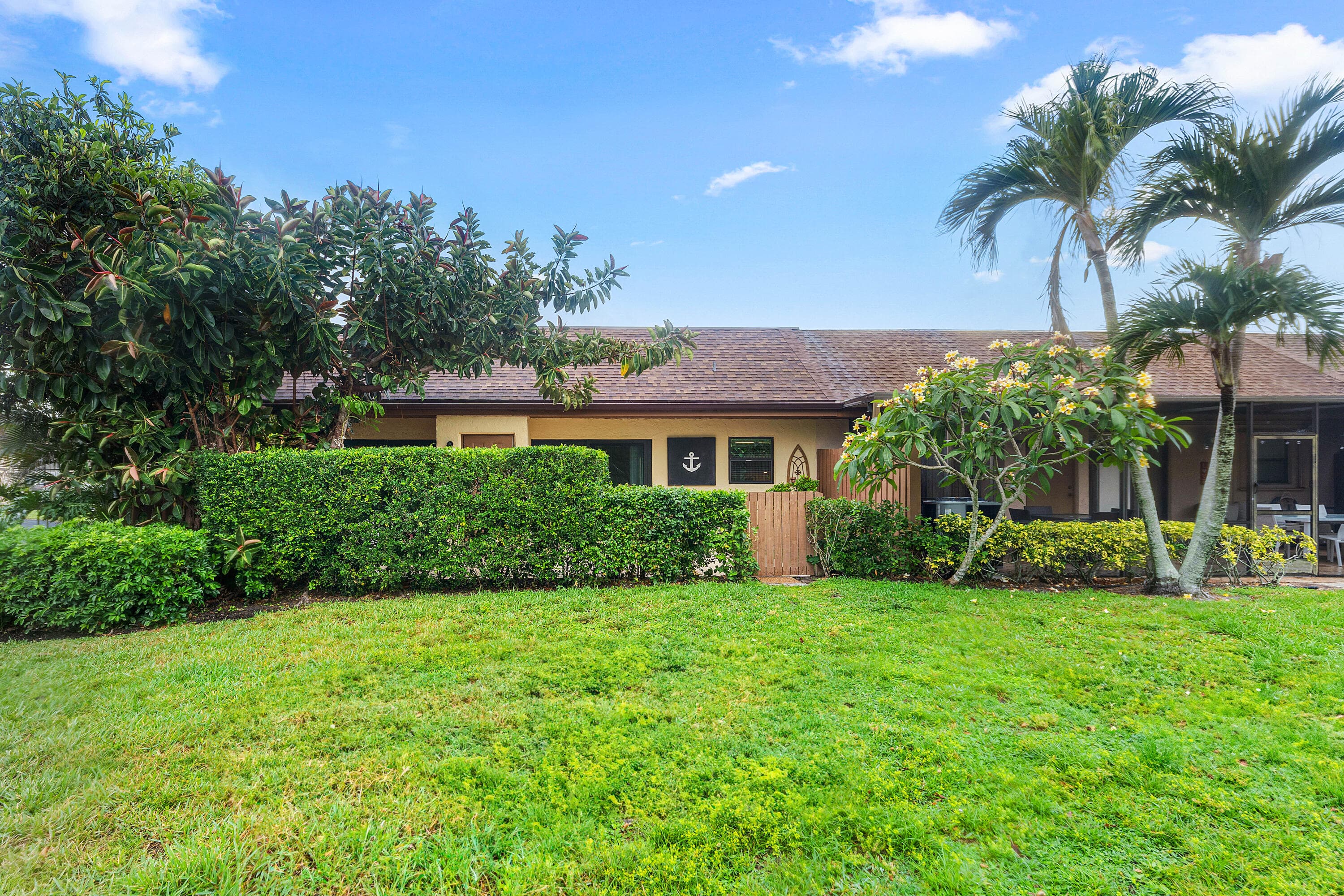 11122 Curry Drive, Palm Beach Gardens, FL 33418 — photo 3 of 35