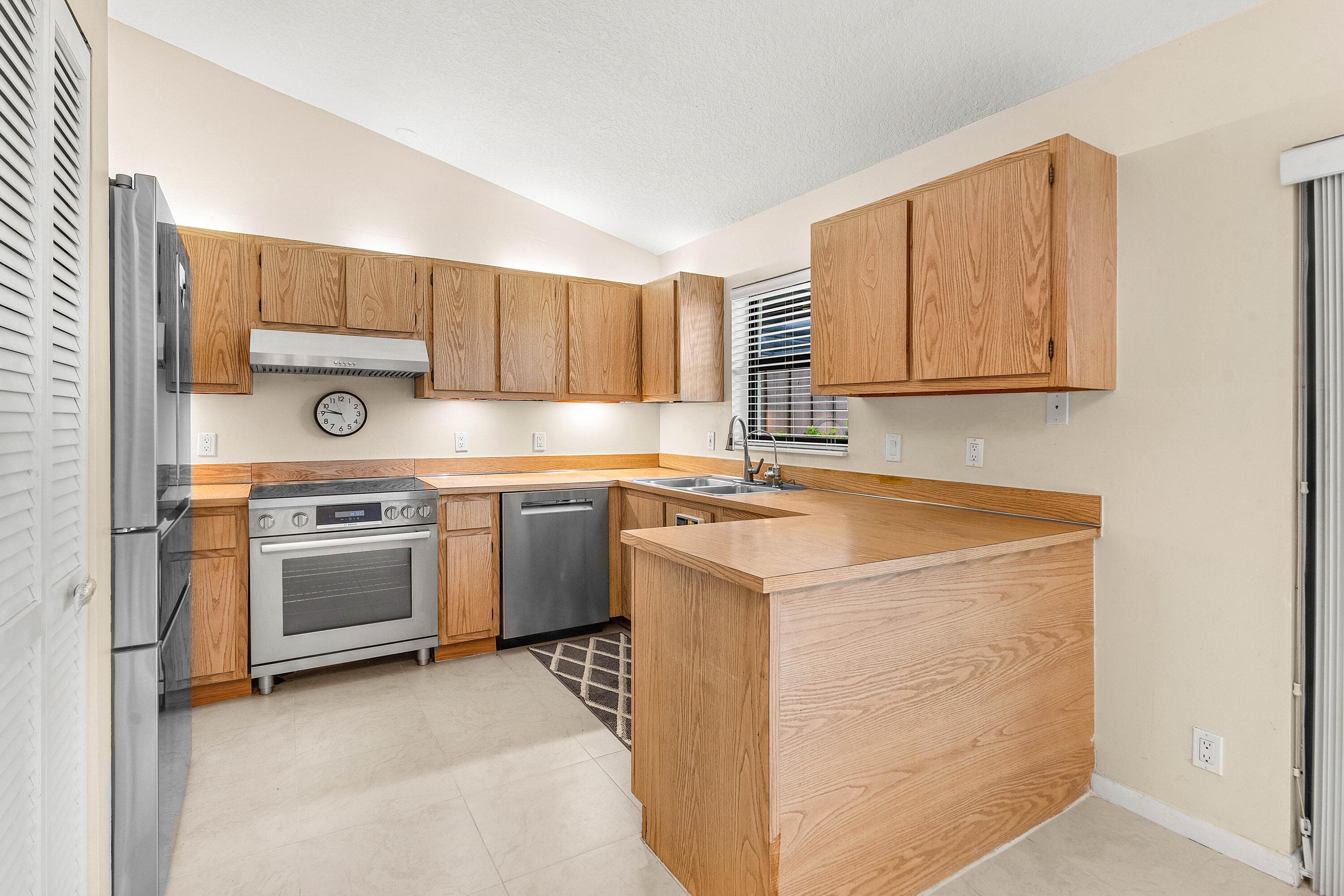 11122 Curry Drive, Palm Beach Gardens, FL 33418 — photo 15 of 35