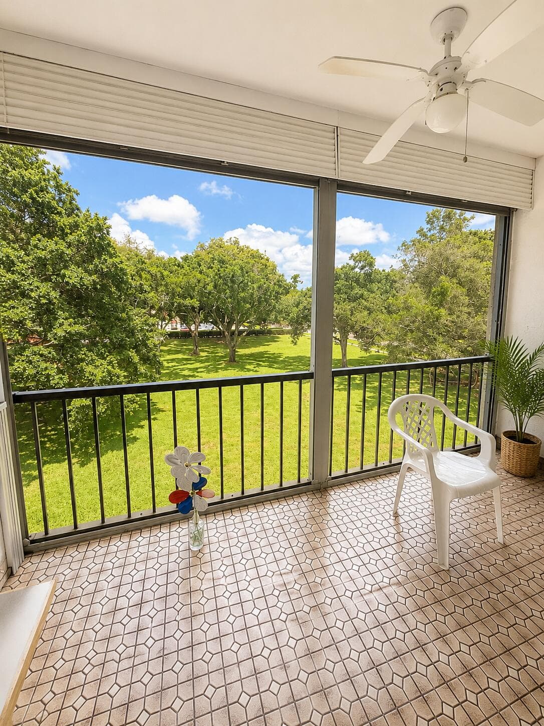 8990 S Hollybrook Boulevard 302, Pembroke Pines, FL 33025 — photo 6 of 9