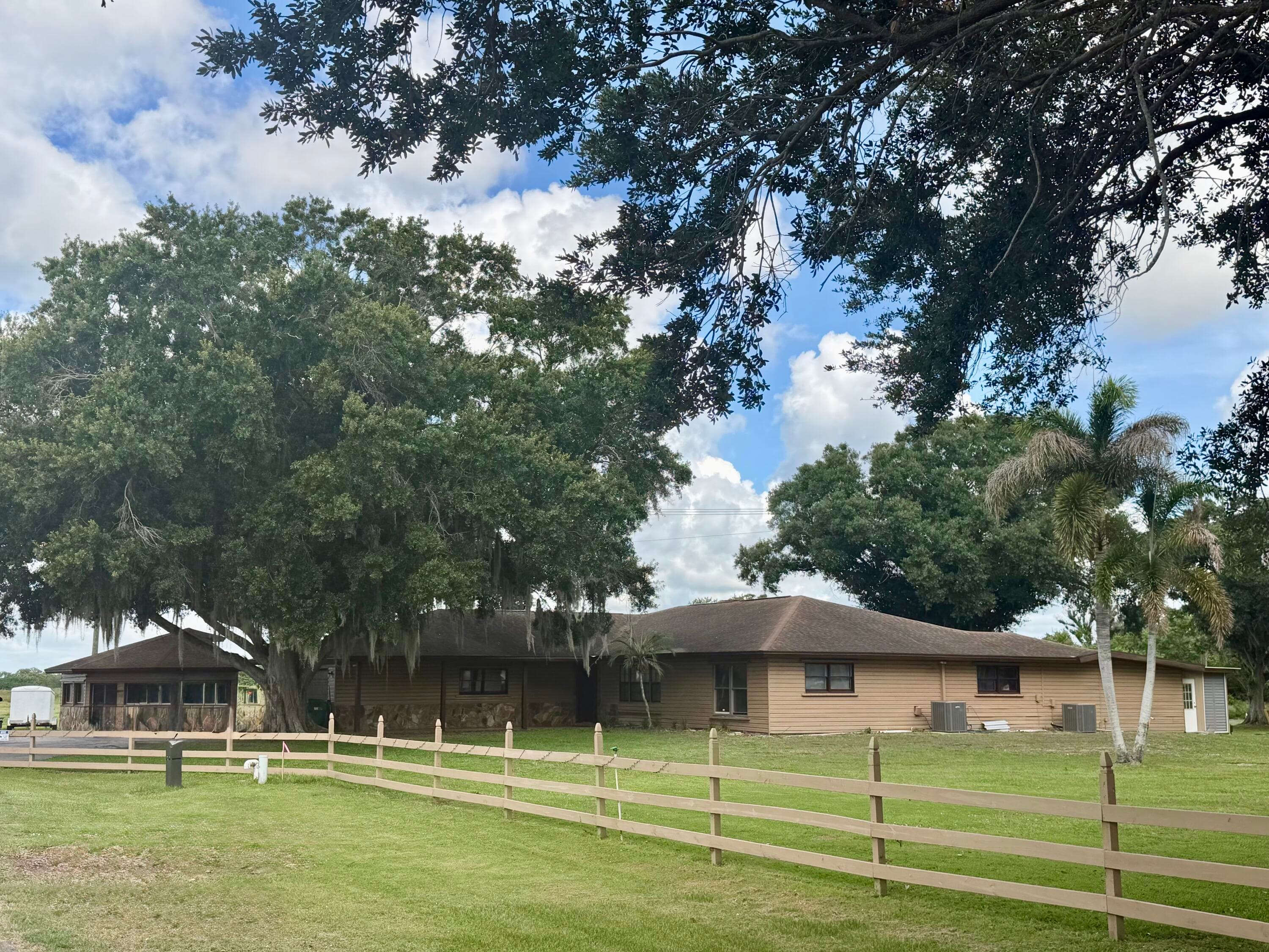 1631 SE 24th Boulevard, Okeechobee, FL 34974 — photo 2 of 35