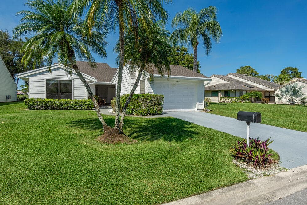 6672 S Pine Court, Palm Beach Gardens, FL 33418 — photo 1 of 31