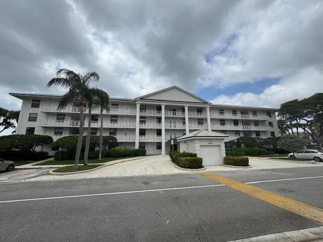 3540 Whitehall Drive 202, West Palm Beach, FL 33401 — photo 3 of 26