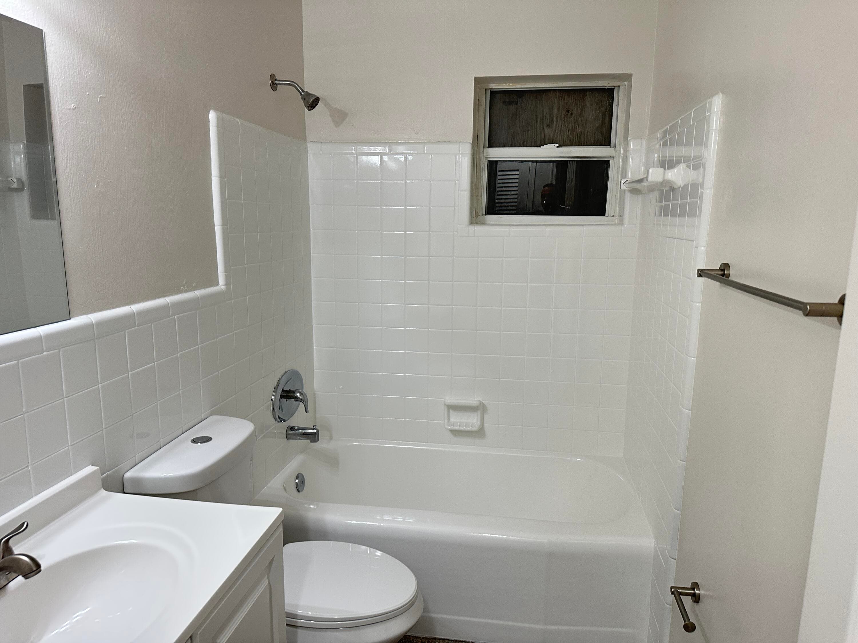 527 Puritan Road 2, West Palm Beach, FL 33405 — photo 5 of 13
