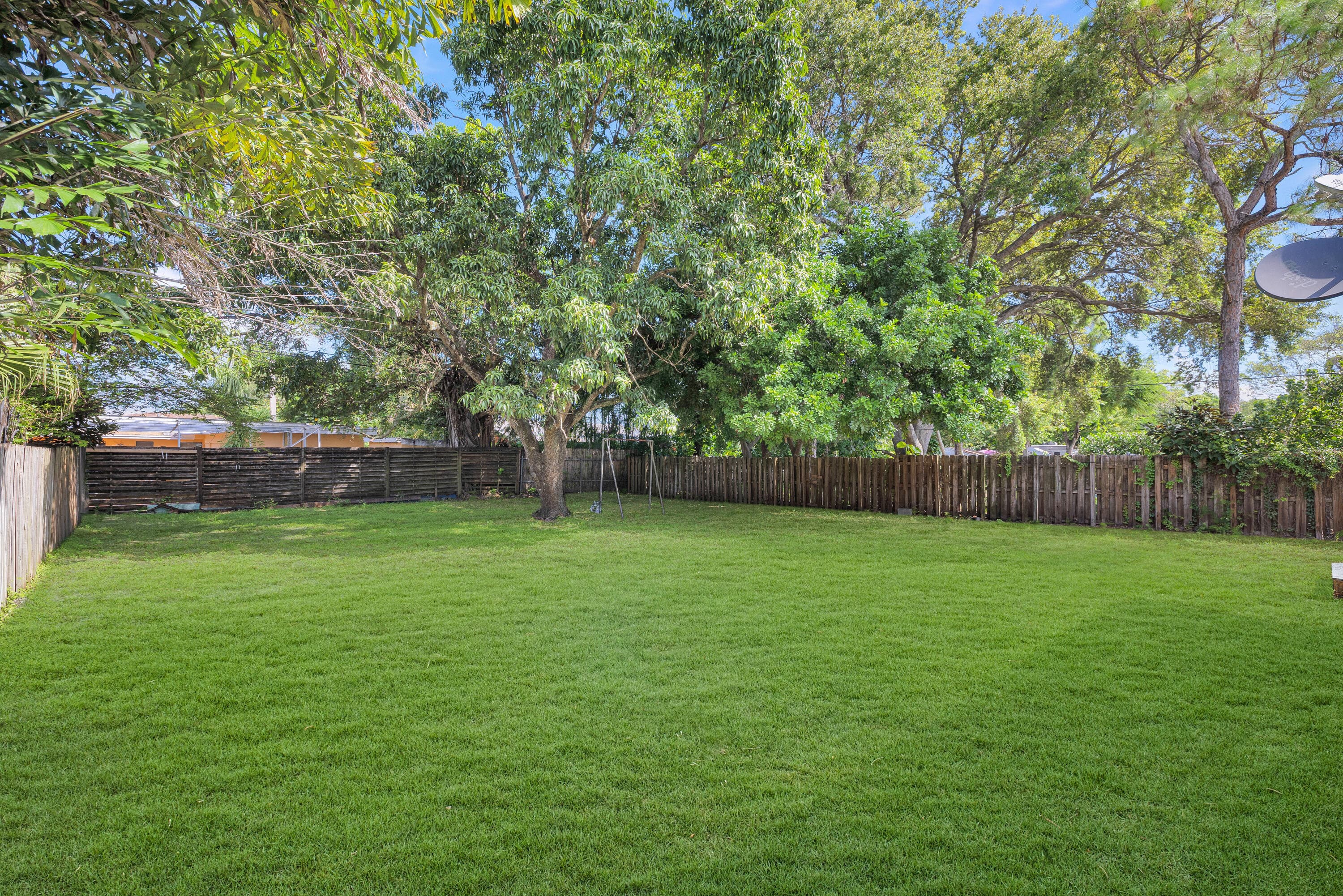 713 NE 35th Street, Oakland Park, FL 33334 — photo 7 of 23