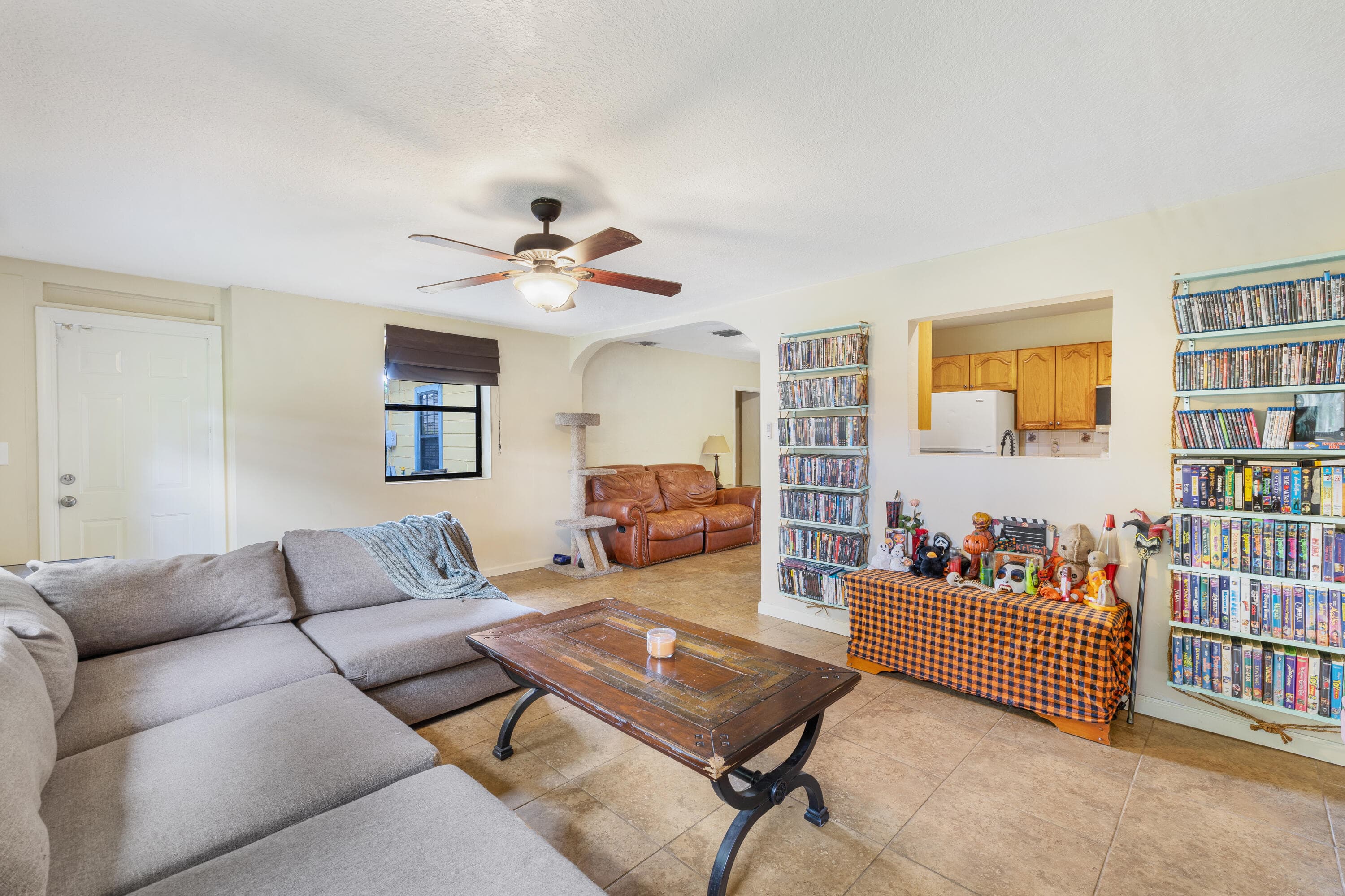 713 NE 35th Street, Oakland Park, FL 33334 — photo 9 of 23
