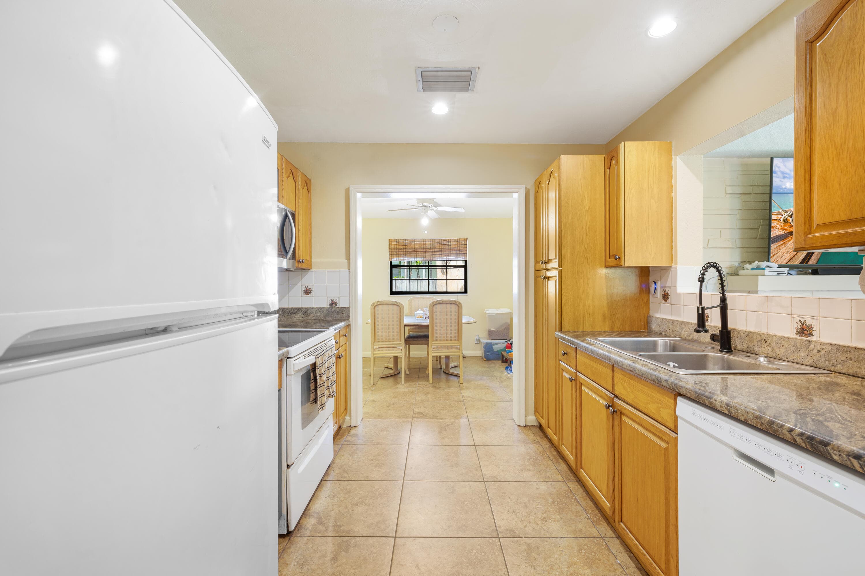 713 NE 35th Street, Oakland Park, FL 33334 — photo 15 of 23