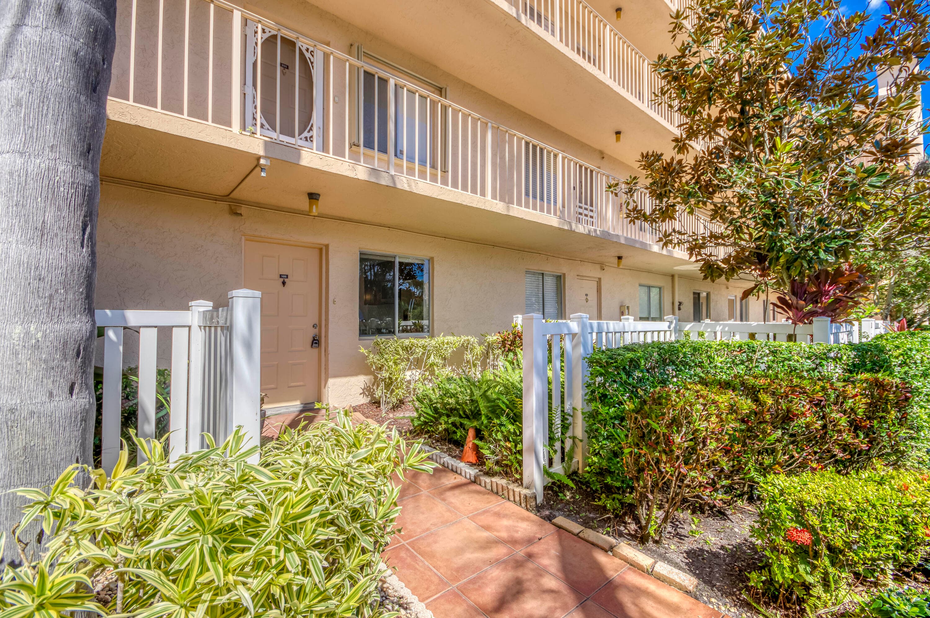 6865 Huntington Lane 105, Delray Beach, FL 33446 — photo 2 of 16