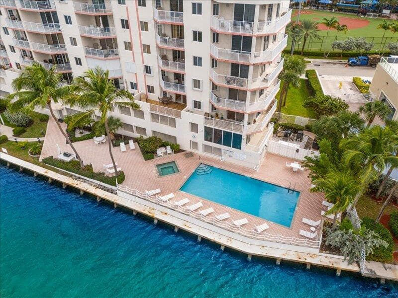 18260 N Bay Road 418, Sunny Isles Beach, FL 33160 — photo 33 of 44