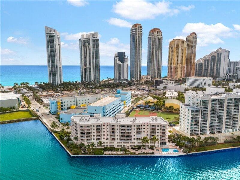 18260 N Bay Road 418, Sunny Isles Beach, FL 33160 — photo 37 of 44