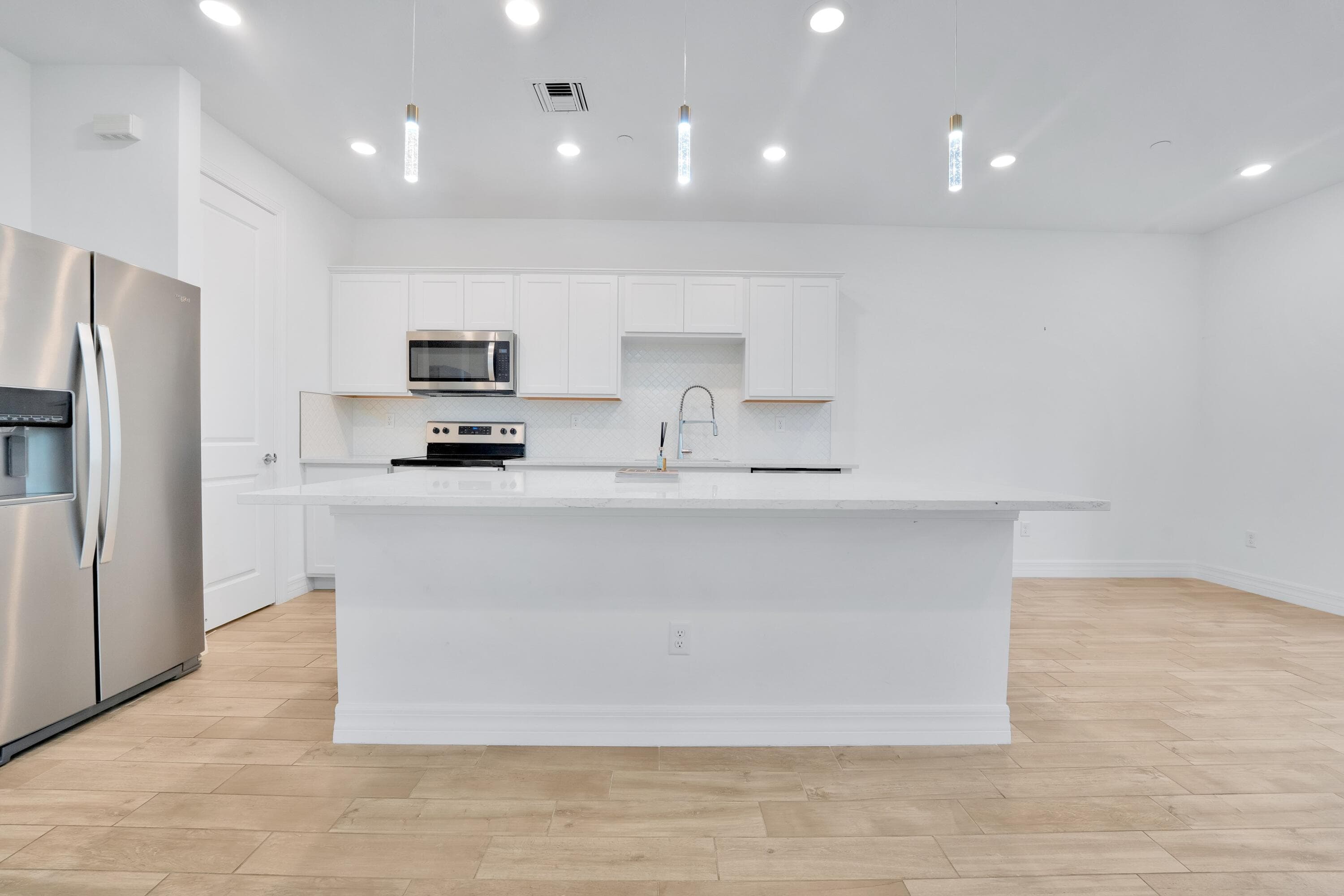 8358 NW 7th Place, Plantation, FL 33324 — photo 5 of 31