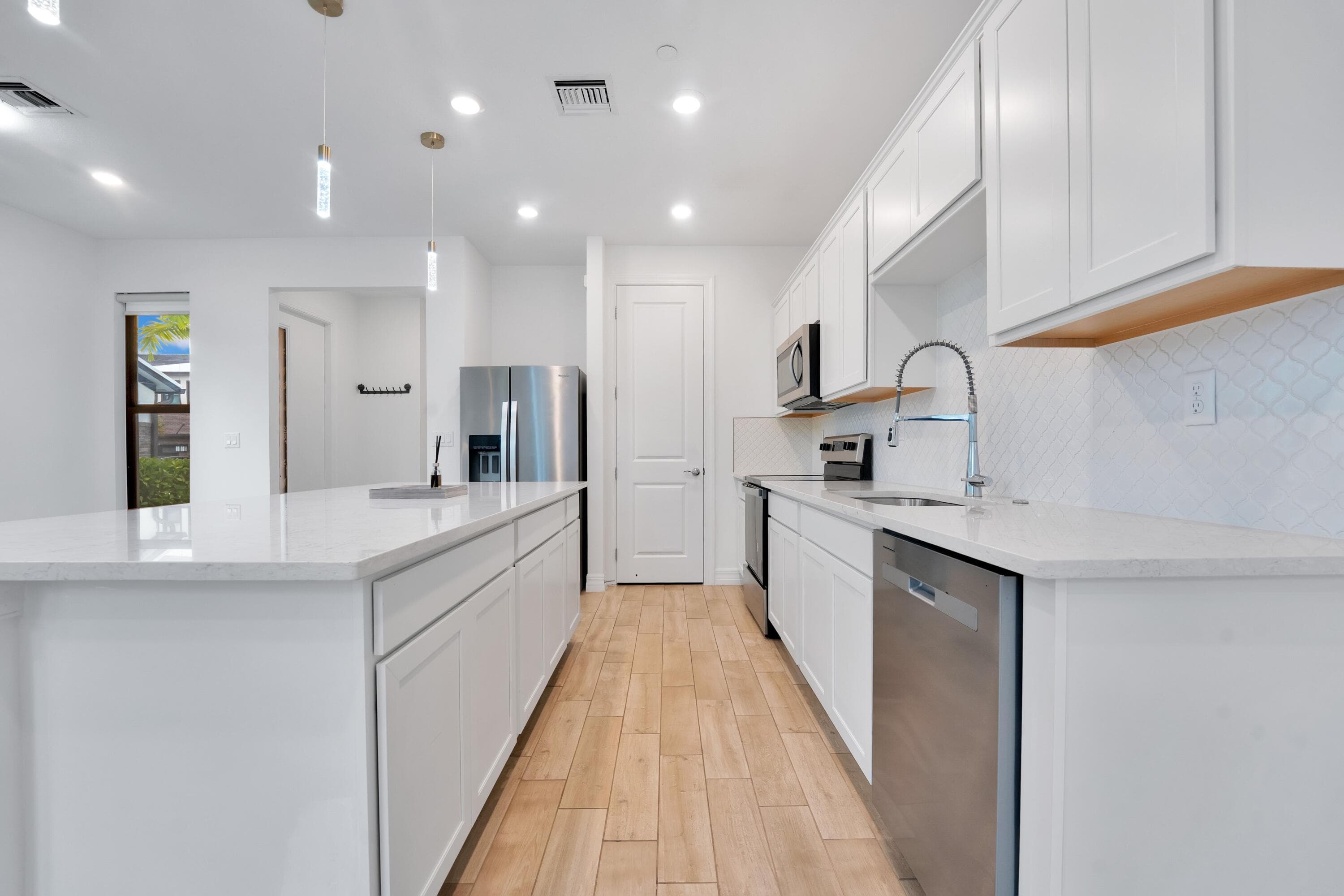 8358 NW 7th Place, Plantation, FL 33324 — photo 9 of 31