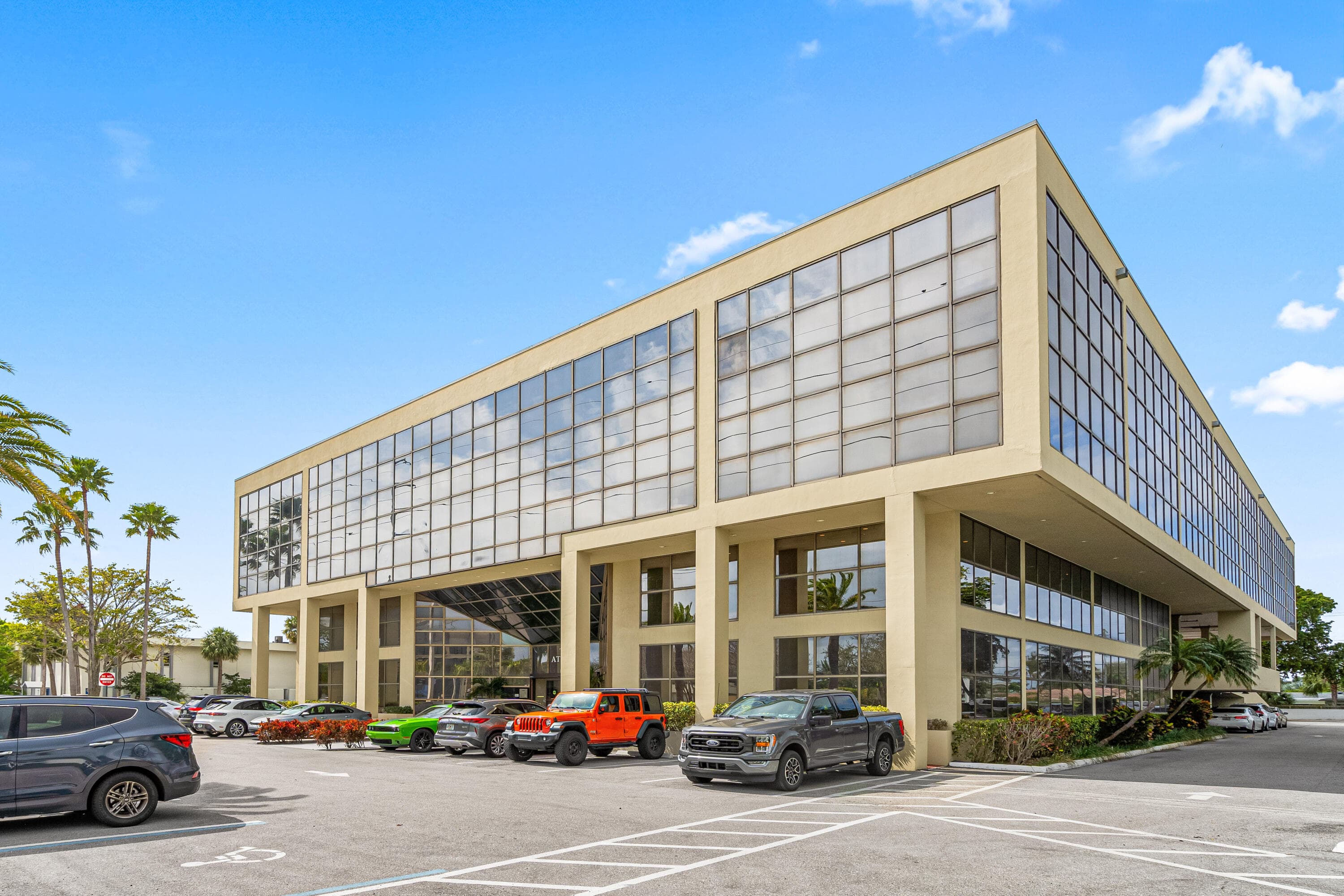 631 Us-1, North Palm Beach, FL — photo 1 of 34