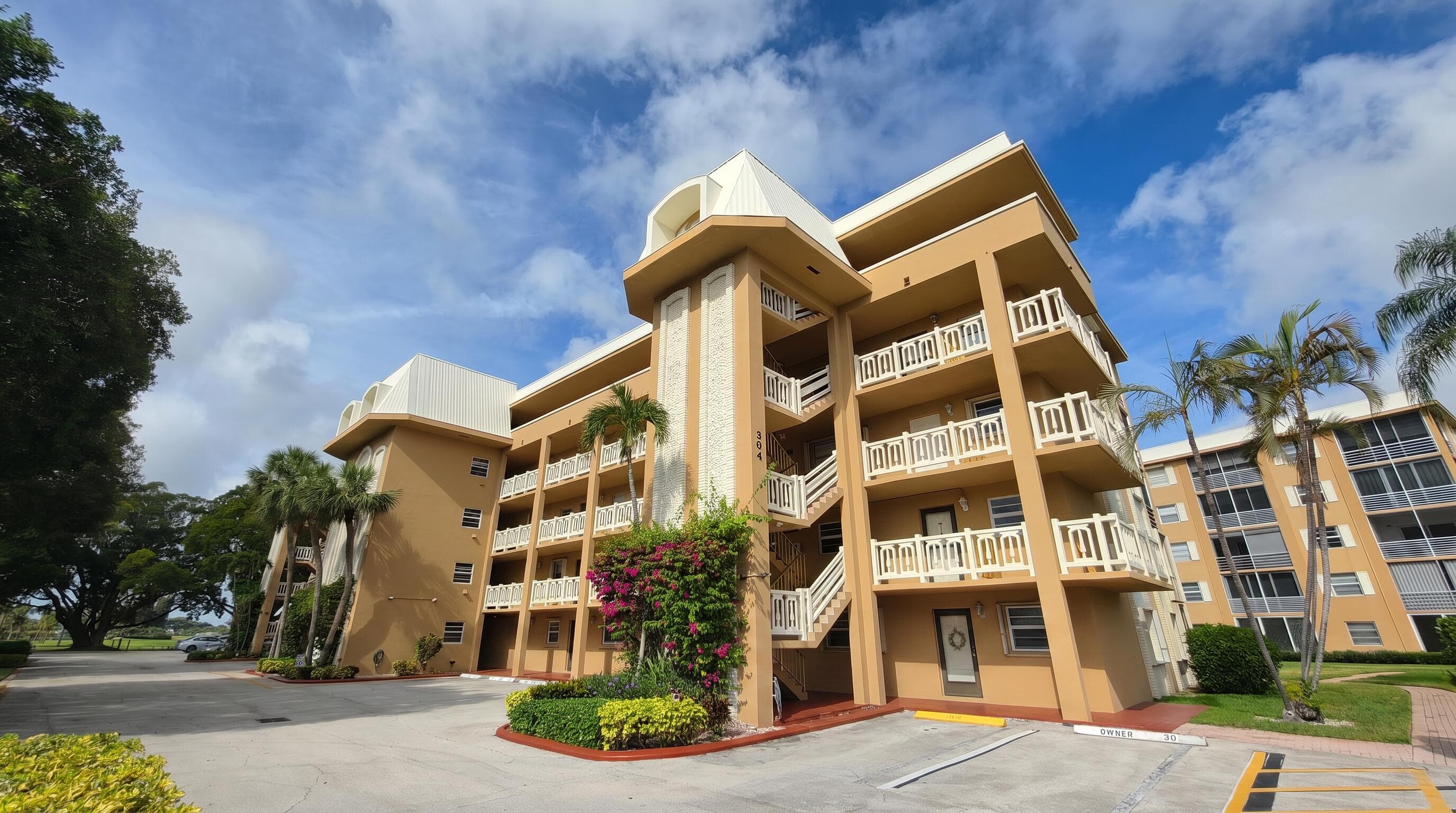 304 Golfview Road 304, North Palm Beach, FL 33408 — photo 1 of 39