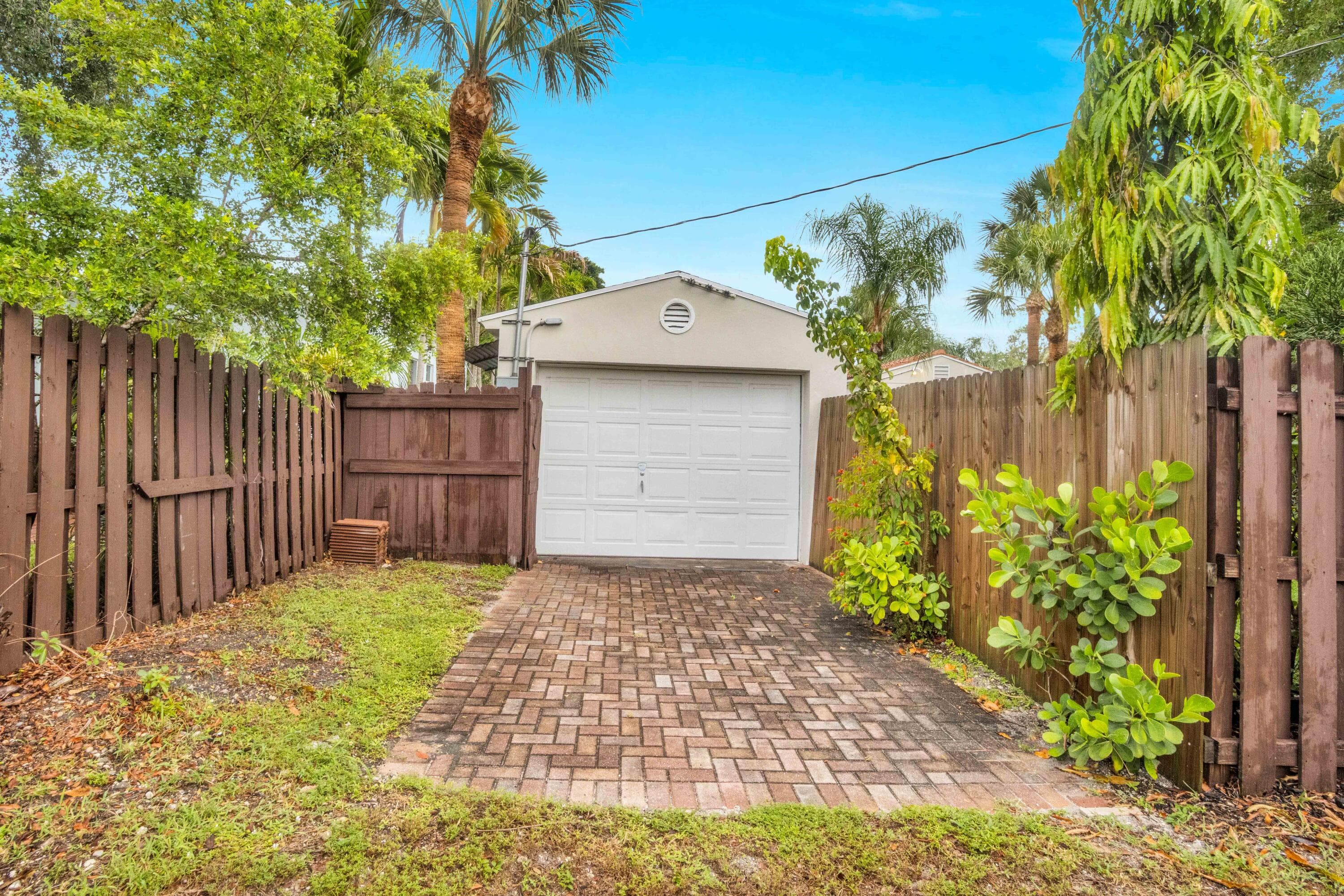 1219 N Lakeside Drive, Lake Worth Beach, FL 33460 — photo 33 of 45