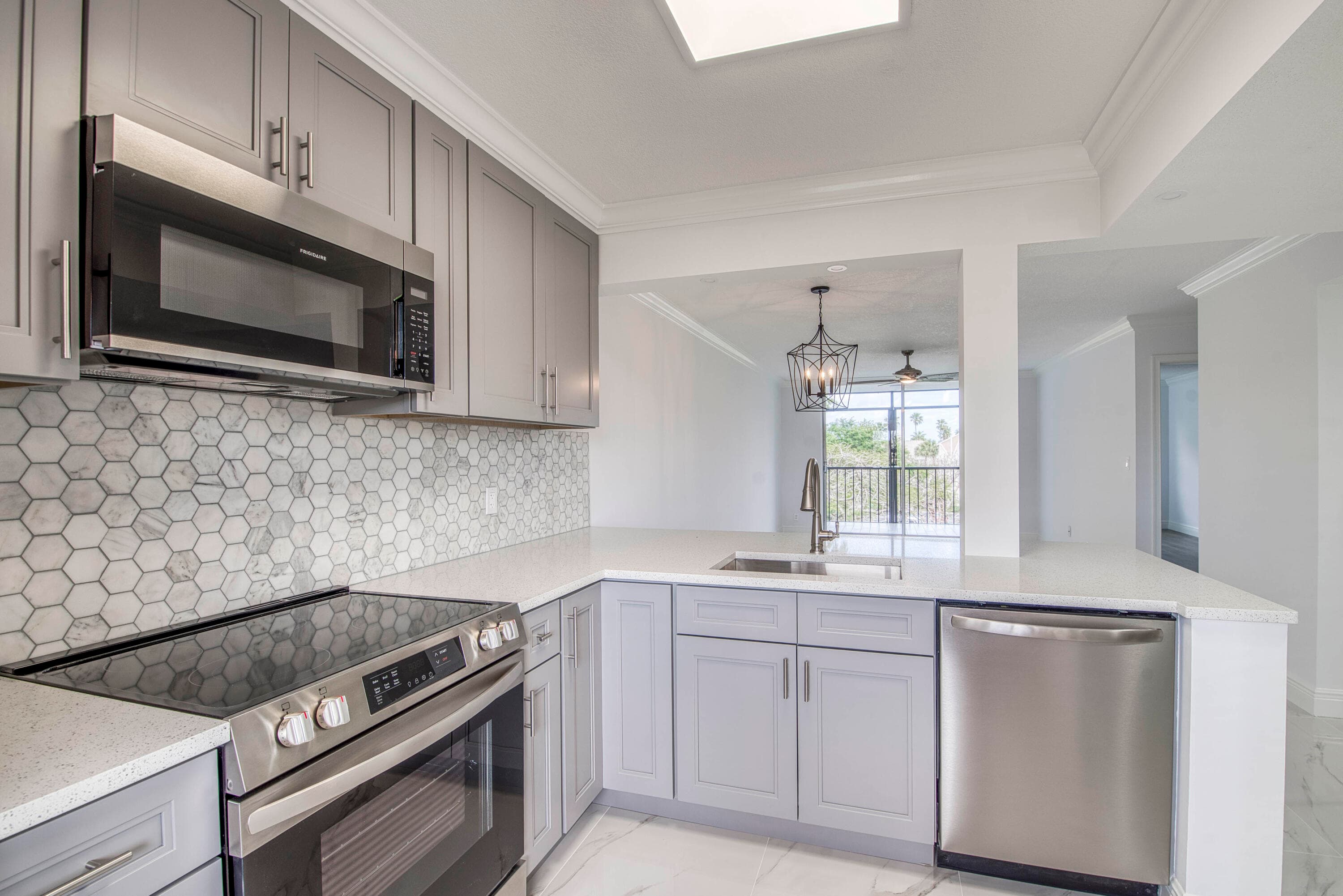 6795 Huntington Lane 406, Delray Beach, FL 33446 — photo 2 of 13
